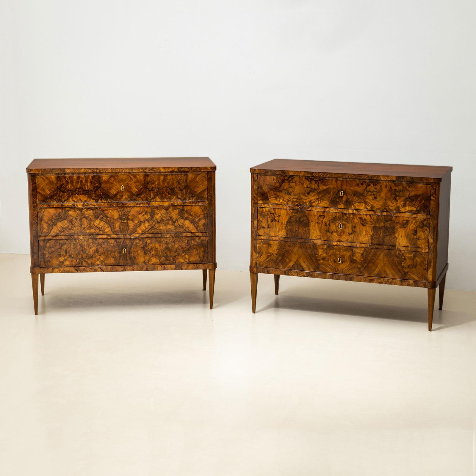 Cómoda Biedermeier de Nogal, Italia, S. XIX en Bueno estado para la venta en New York, NY