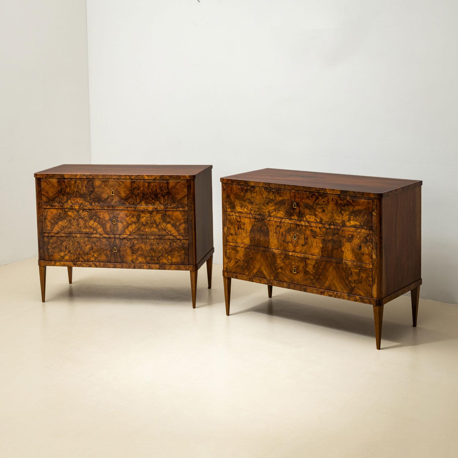 Cómoda Biedermeier de Nogal, Italia, S. XIX siglo XIX en venta