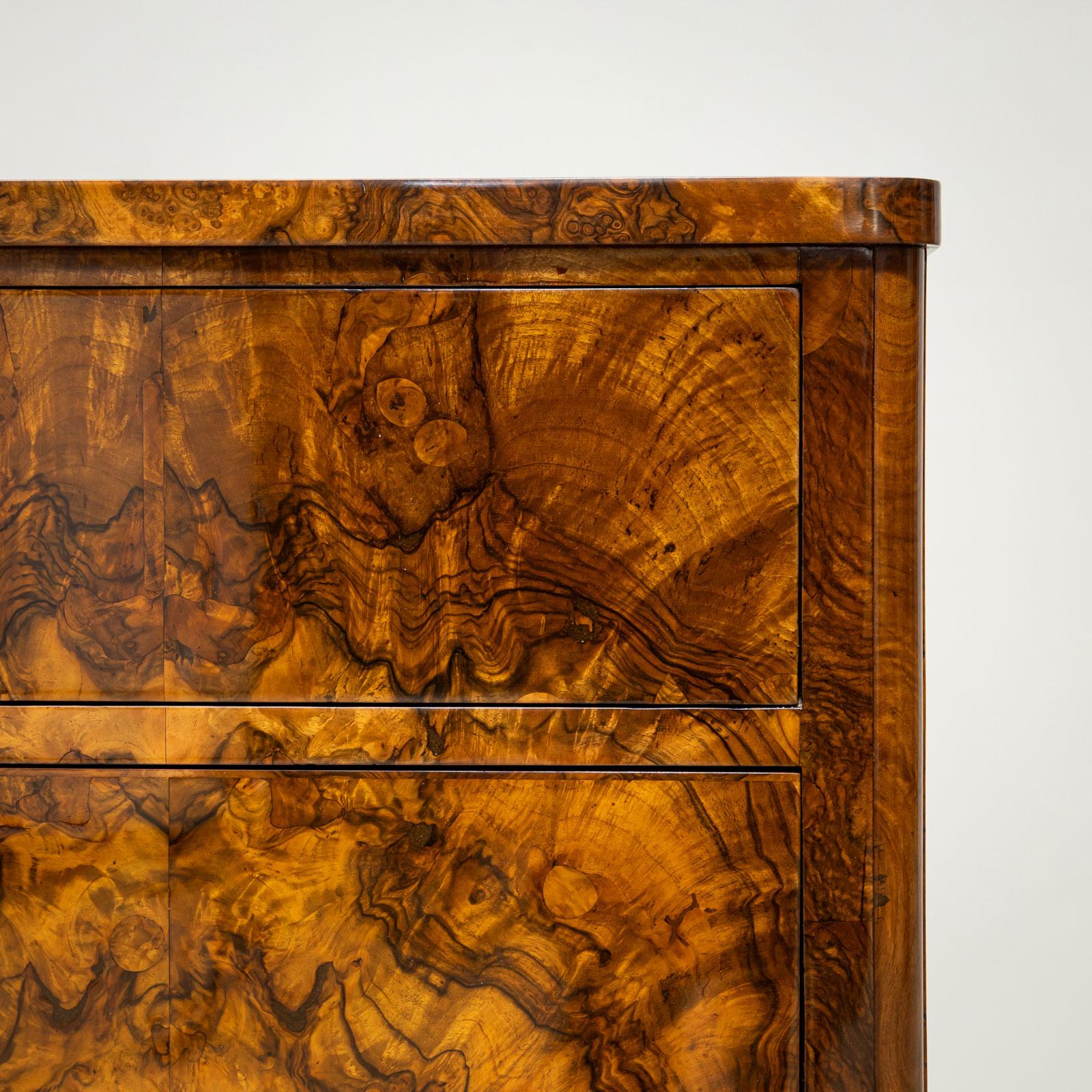 Cómoda Biedermeier de Nogal, Italia, S. XIX en venta 3
