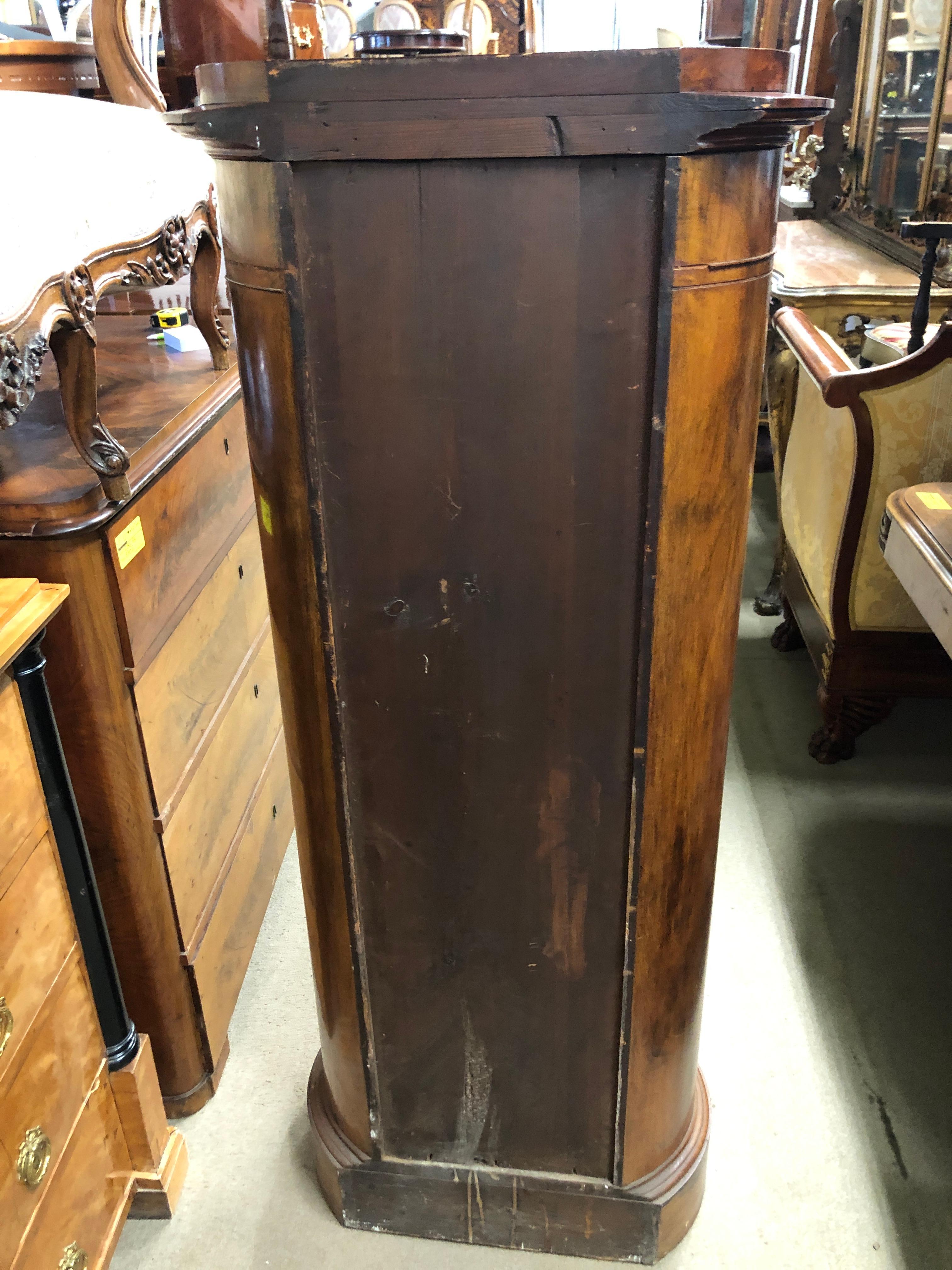 biedermeier Barschrank aus Nussbaum:: 19. Jahrhundert:: 1860er Jahre 3