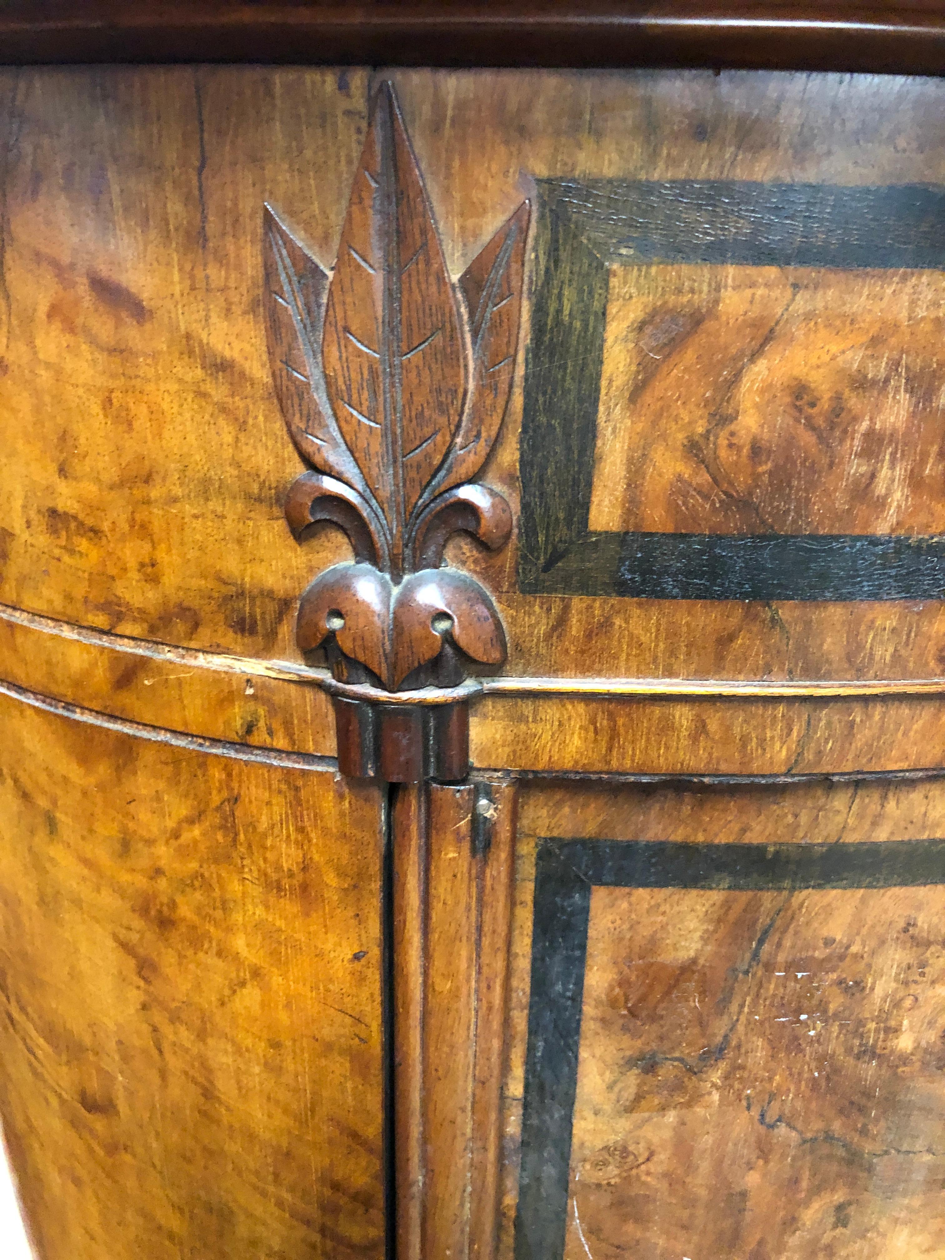 biedermeier Barschrank aus Nussbaum:: 19. Jahrhundert:: 1860er Jahre im Zustand „Relativ gut“ in Roma, RM