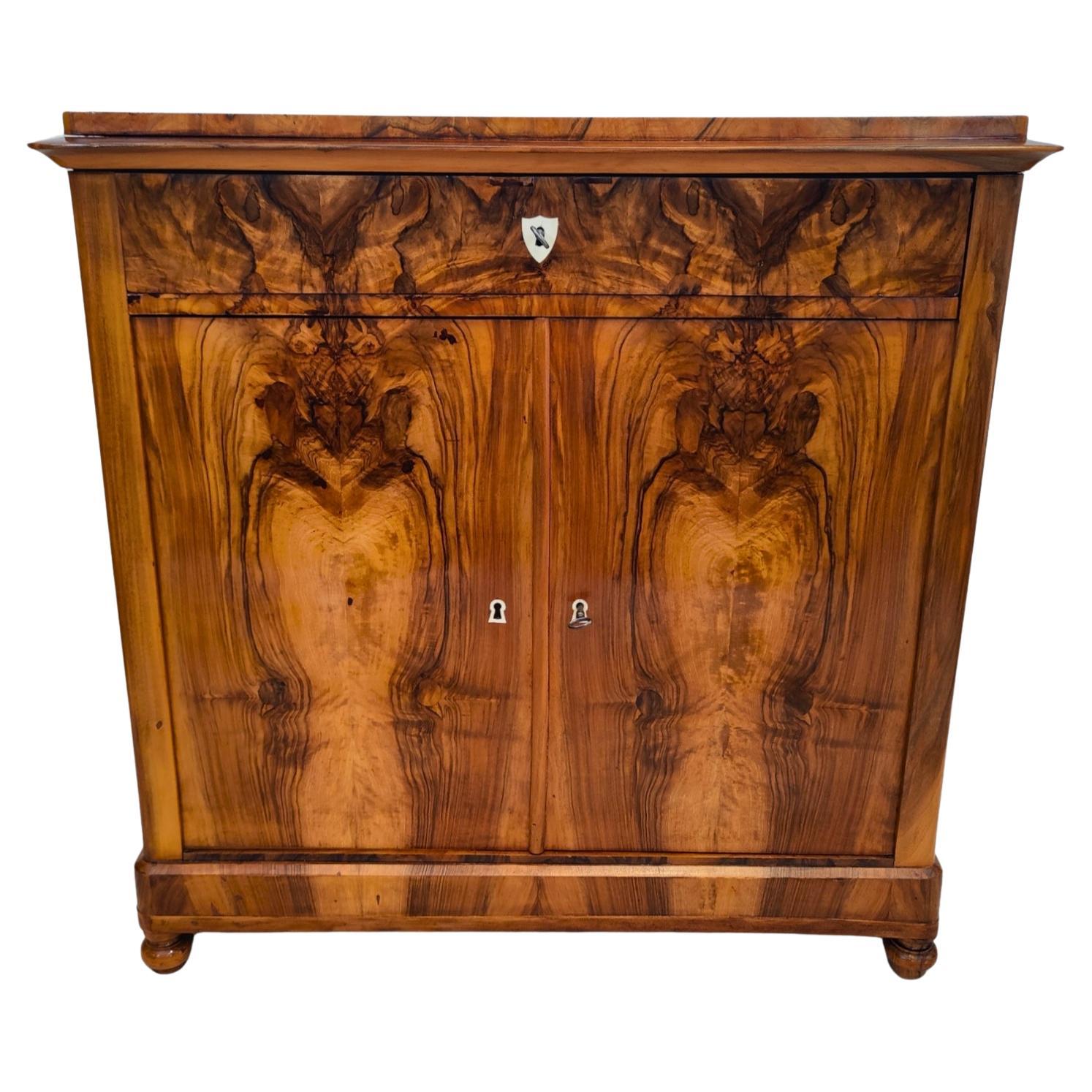 How do you identify Biedermeier furniture?