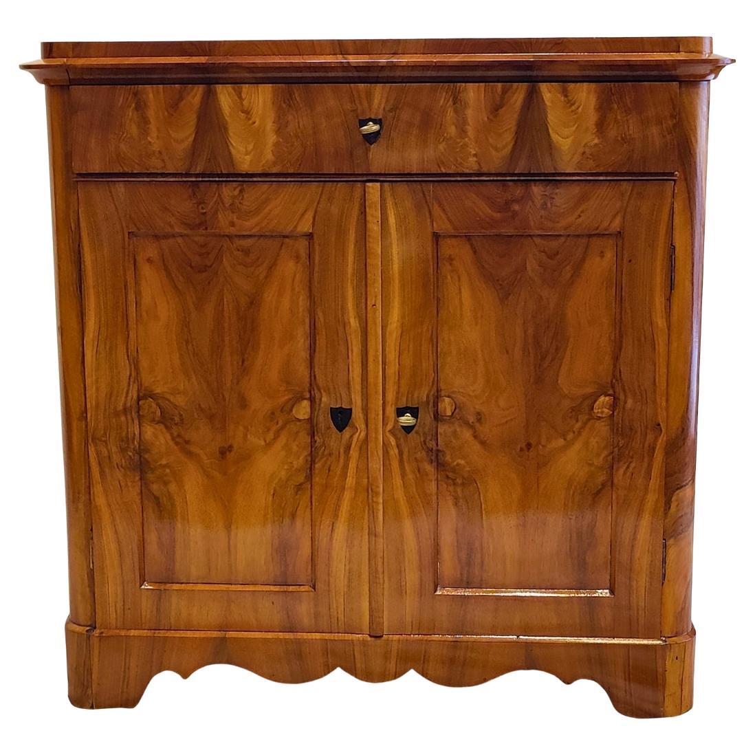 Biedermeier Halbschrank/Kommode aus Nussbaumholz, 19. Jahrhundert im Angebot