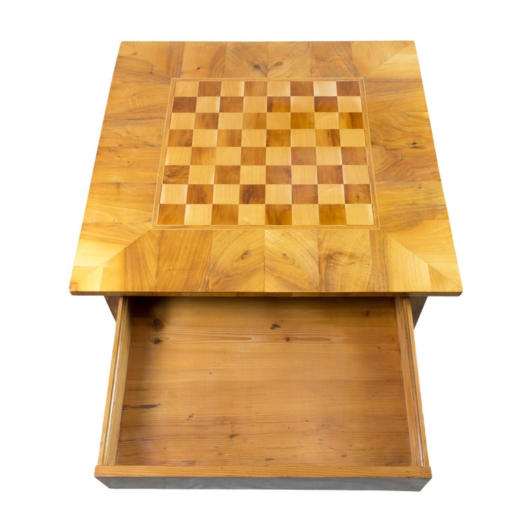 German 19th Century Biedermeier Walnut Marquetry Chess Table For Sale