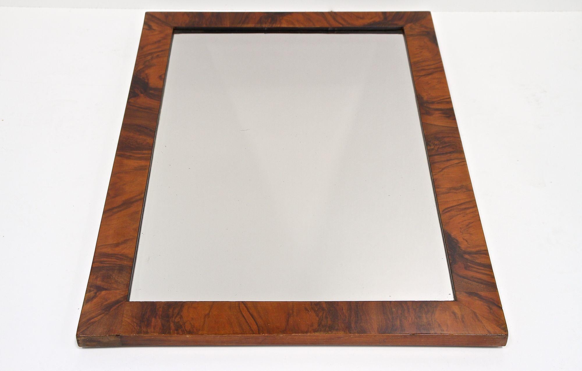 19th Century Biedermeier Walnut Mirror - Original Facet Cut Mirror, AT ca. 1825 For Sale 6
