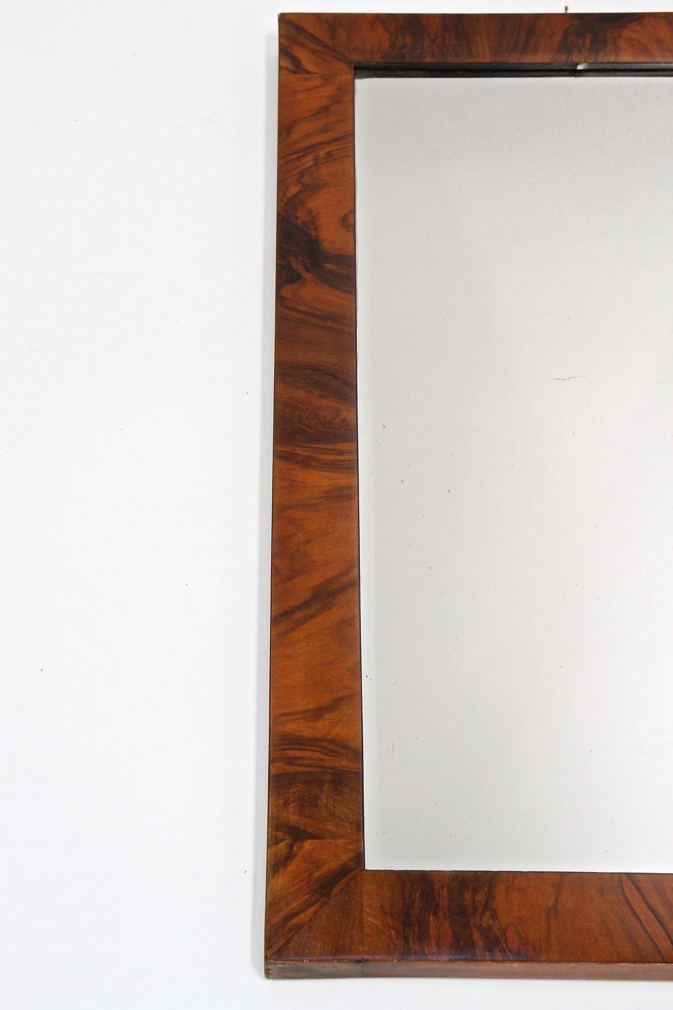 19th Century Biedermeier Walnut Mirror - Original Facet Cut Mirror, AT ca. 1825 For Sale 7