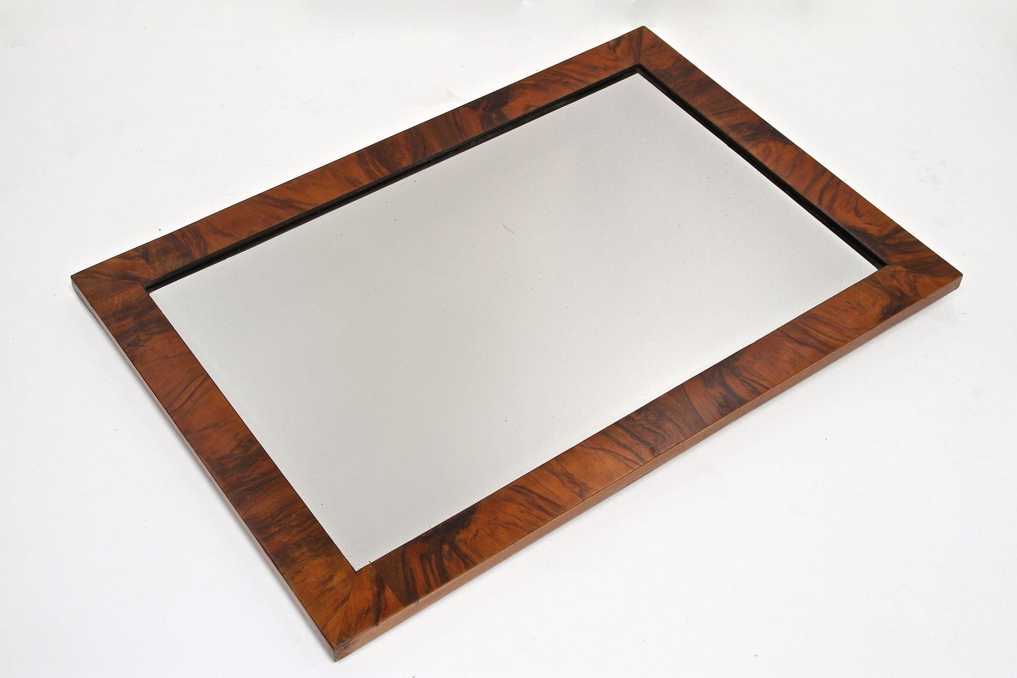 19th Century Biedermeier Walnut Mirror - Original Facet Cut Mirror, AT ca. 1825 For Sale 9
