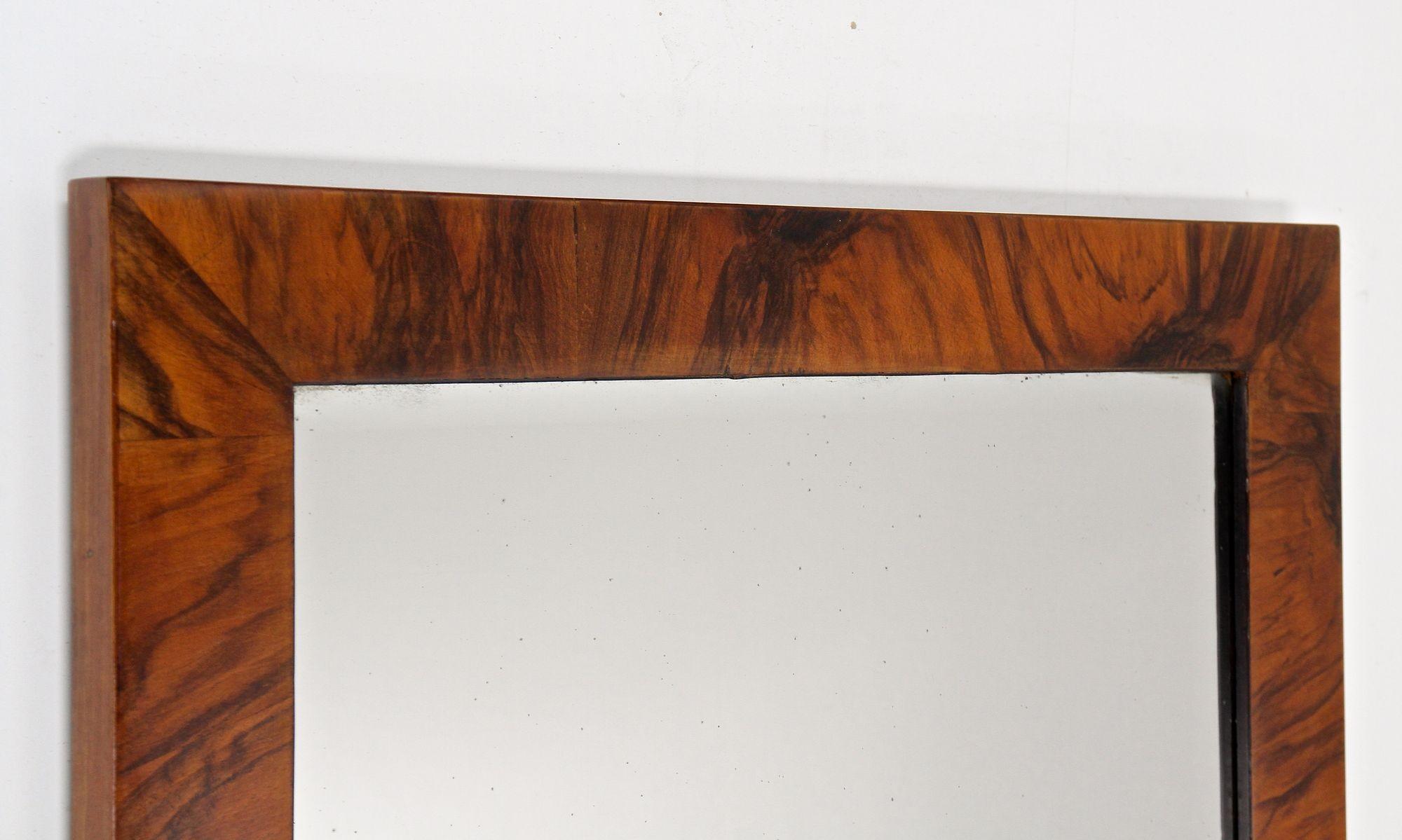 19th Century Biedermeier Walnut Mirror - Original Facet Cut Mirror, AT ca. 1825 For Sale 4