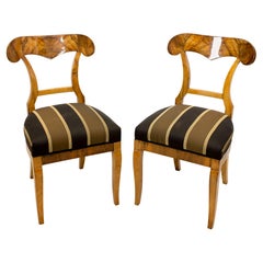 19th Century Biedermeier Walnut Pair of Shovel Chairs