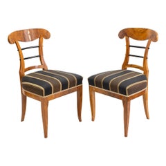 19th Century Biedermeier Walnut Pair of Shovel Chairs