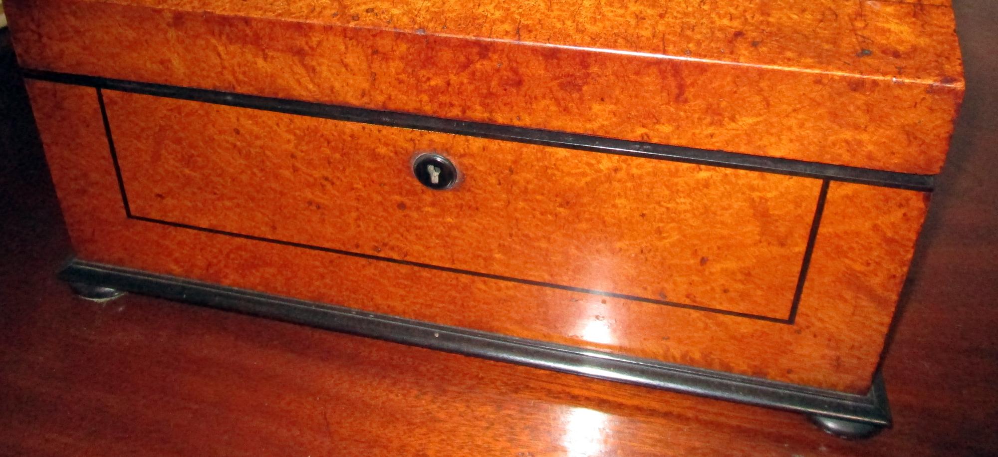 Inlay 19th century Biedermeier Walnut Root Slant Top Letter Box Inlaid Bird Motif