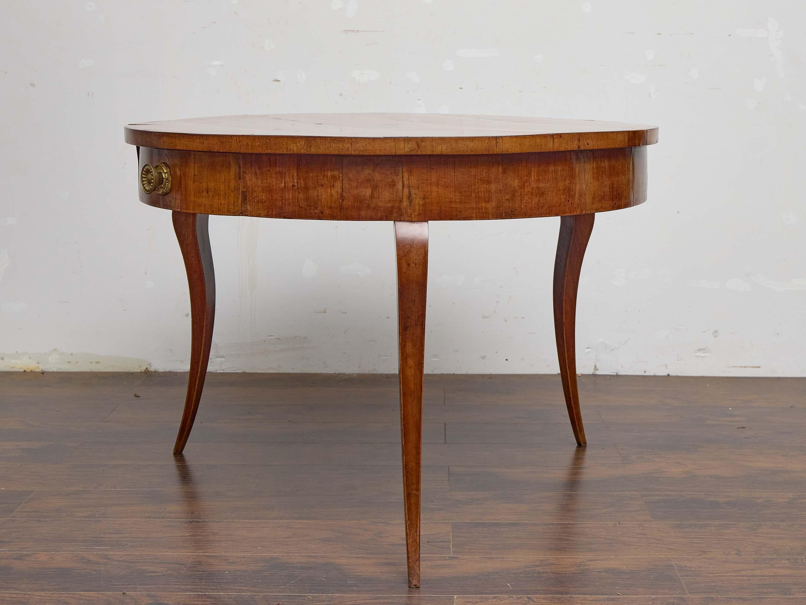 19th Century Biedermeier Walnut Round Center Table with Radiating Veneer Top In Good Condition For Sale In Atlanta, GA