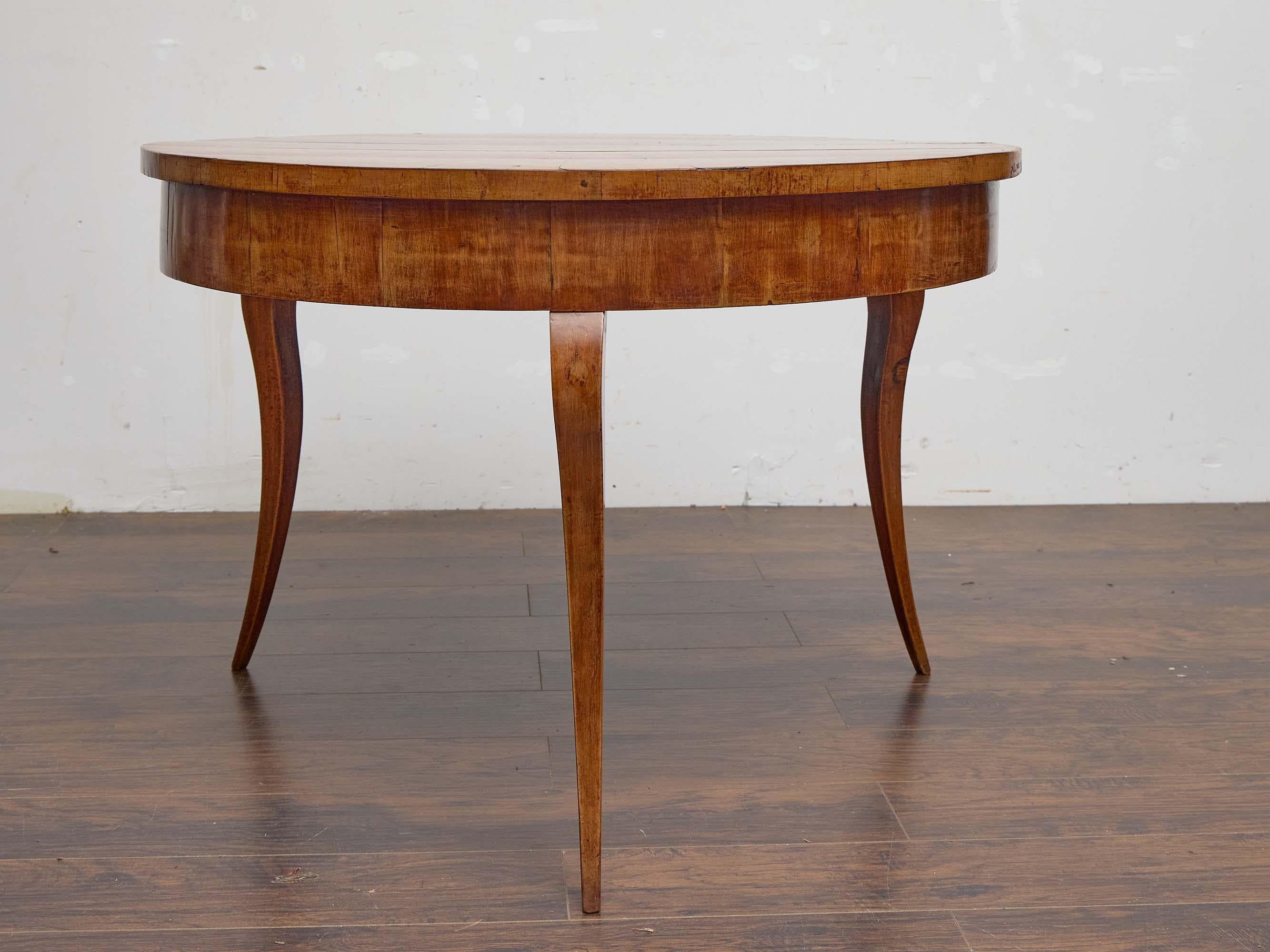 19th Century Biedermeier Walnut Round Center Table with Radiating Veneer Top For Sale 1
