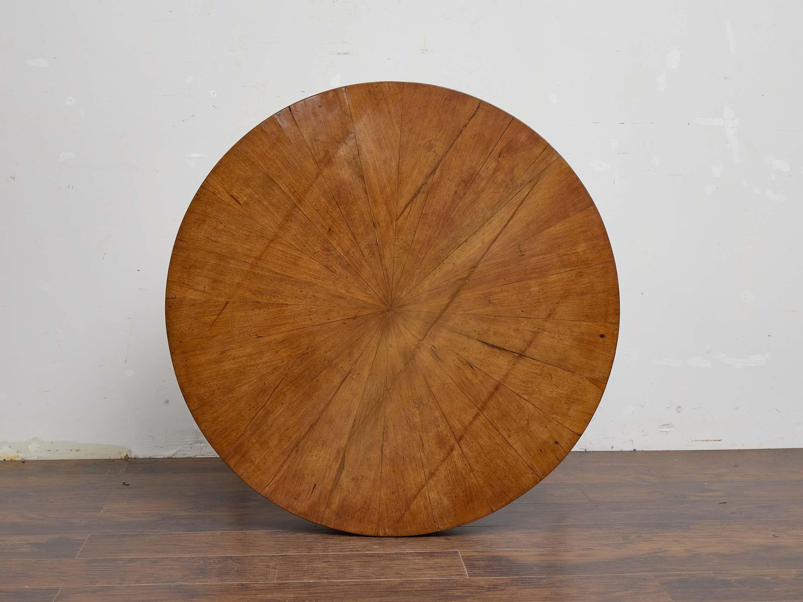 19th Century Biedermeier Walnut Round Center Table with Radiating Veneer Top For Sale 2