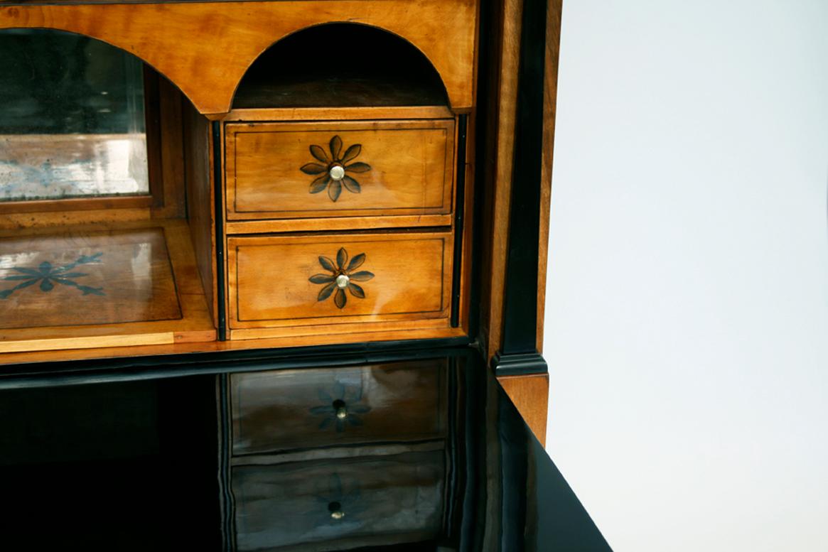 Ebanizzato Secretaire in noce Biedermeier del XIX secolo. Austria, 1825-30 circa. in vendita