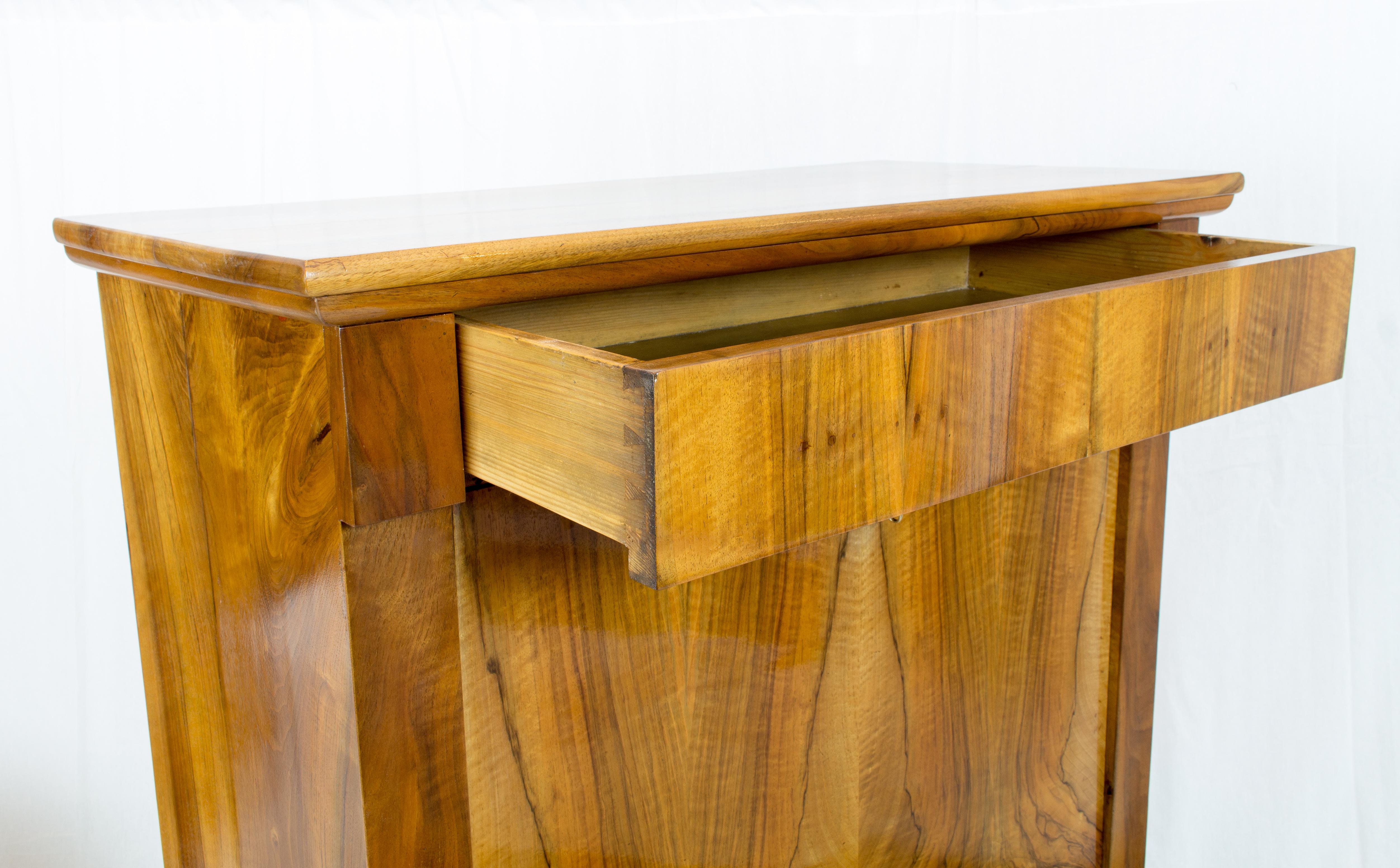 19th Century Biedermeier Walnut Secretaire 1