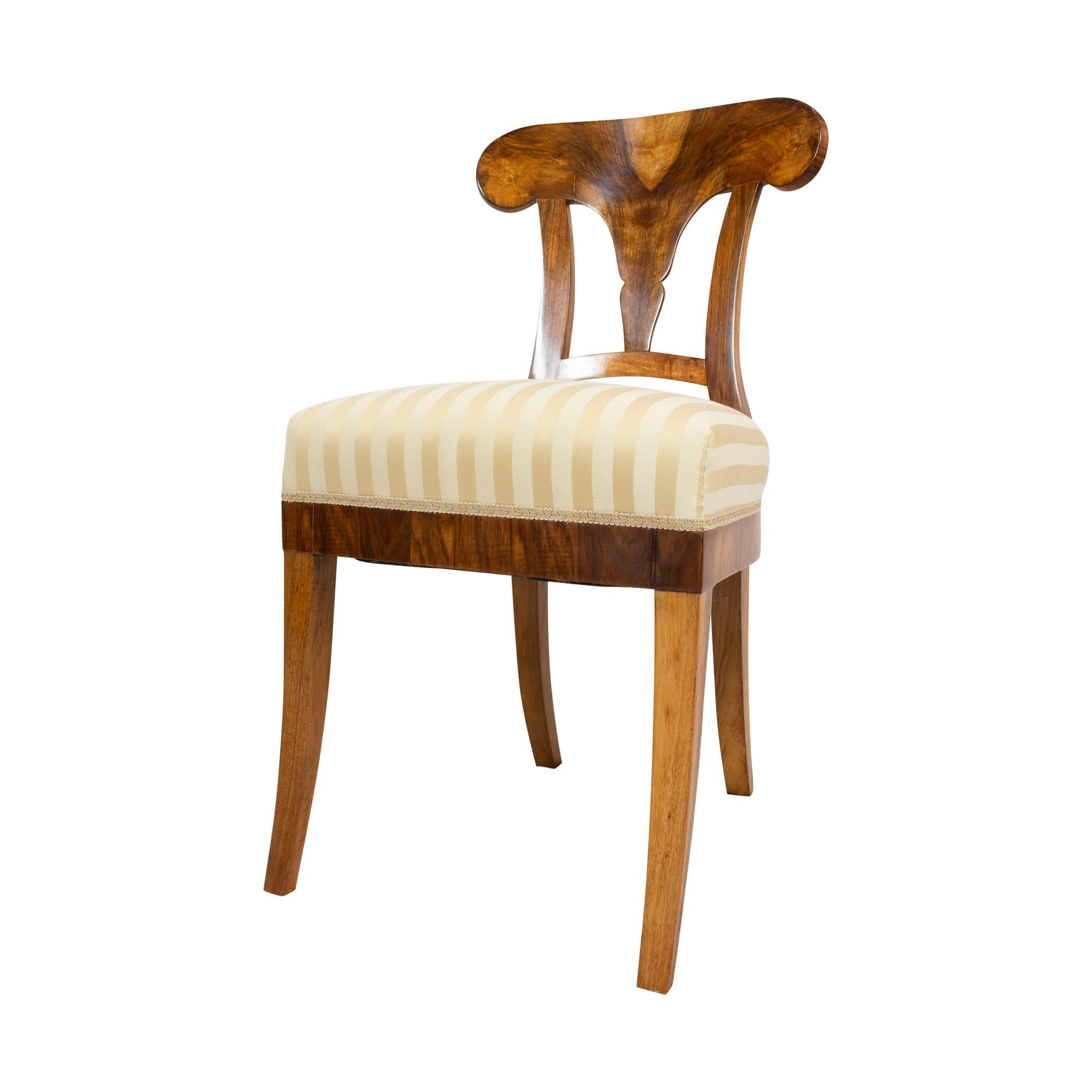 Polished 19th Century Biedermeier Walnut Shovel Chair For Sale