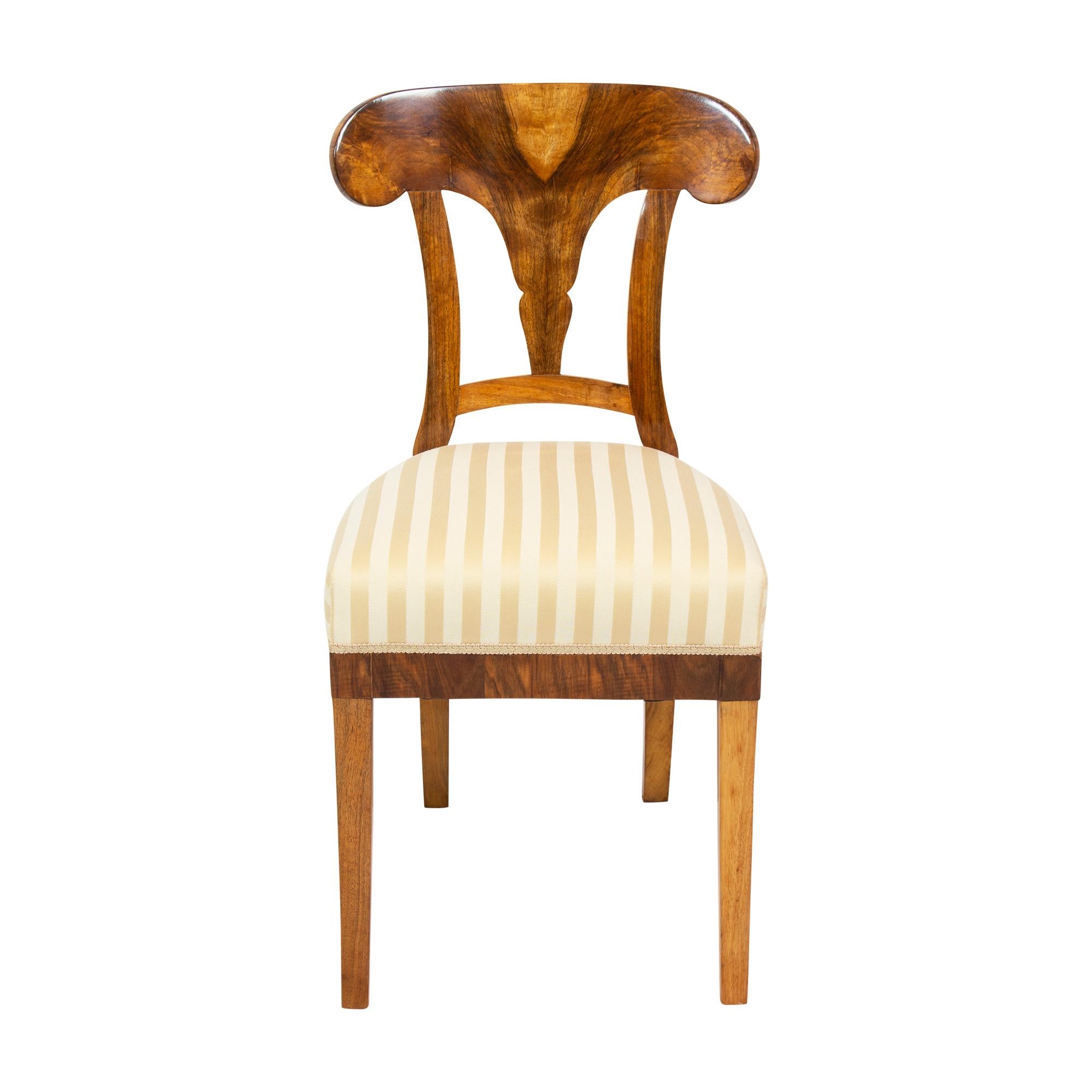 19th Century Biedermeier Walnut Shovel Chair For Sale 1