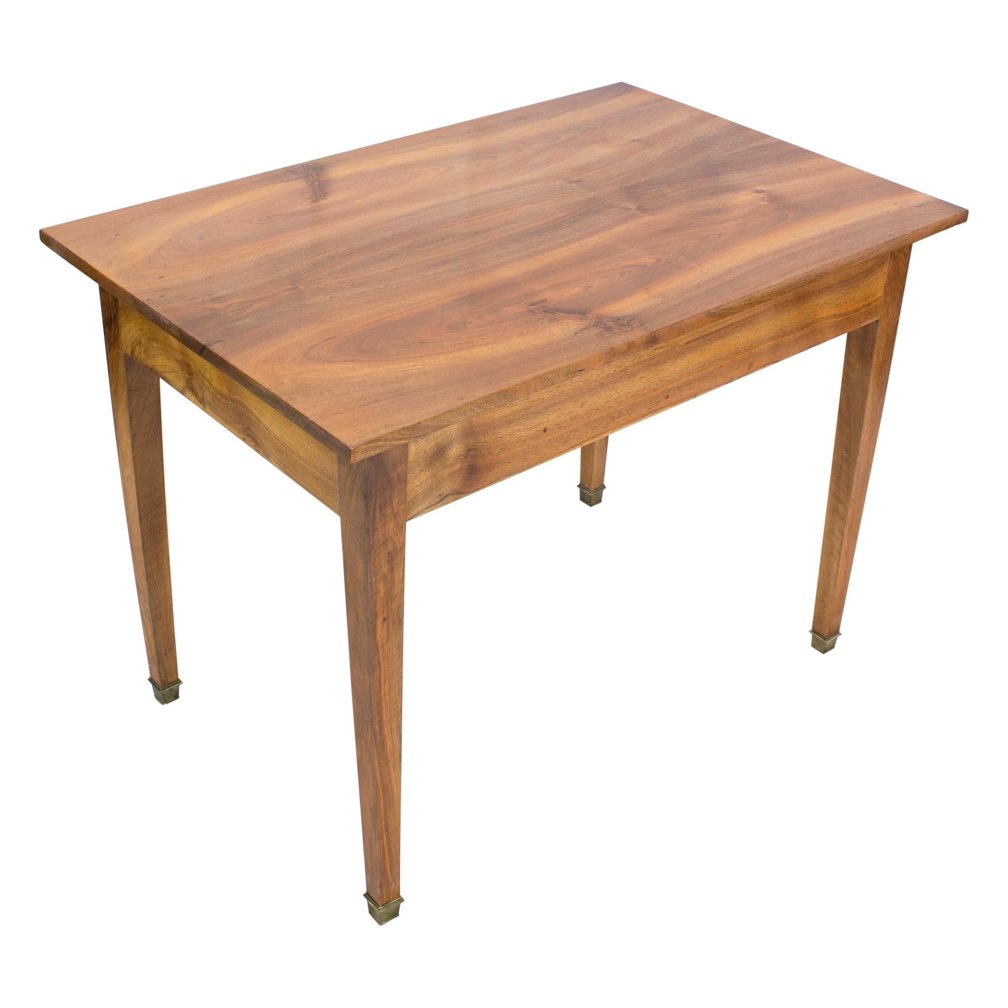 Biedermeier-Tisch aus Nussbaumholz, 19. Jahrhundert (Poliert) im Angebot