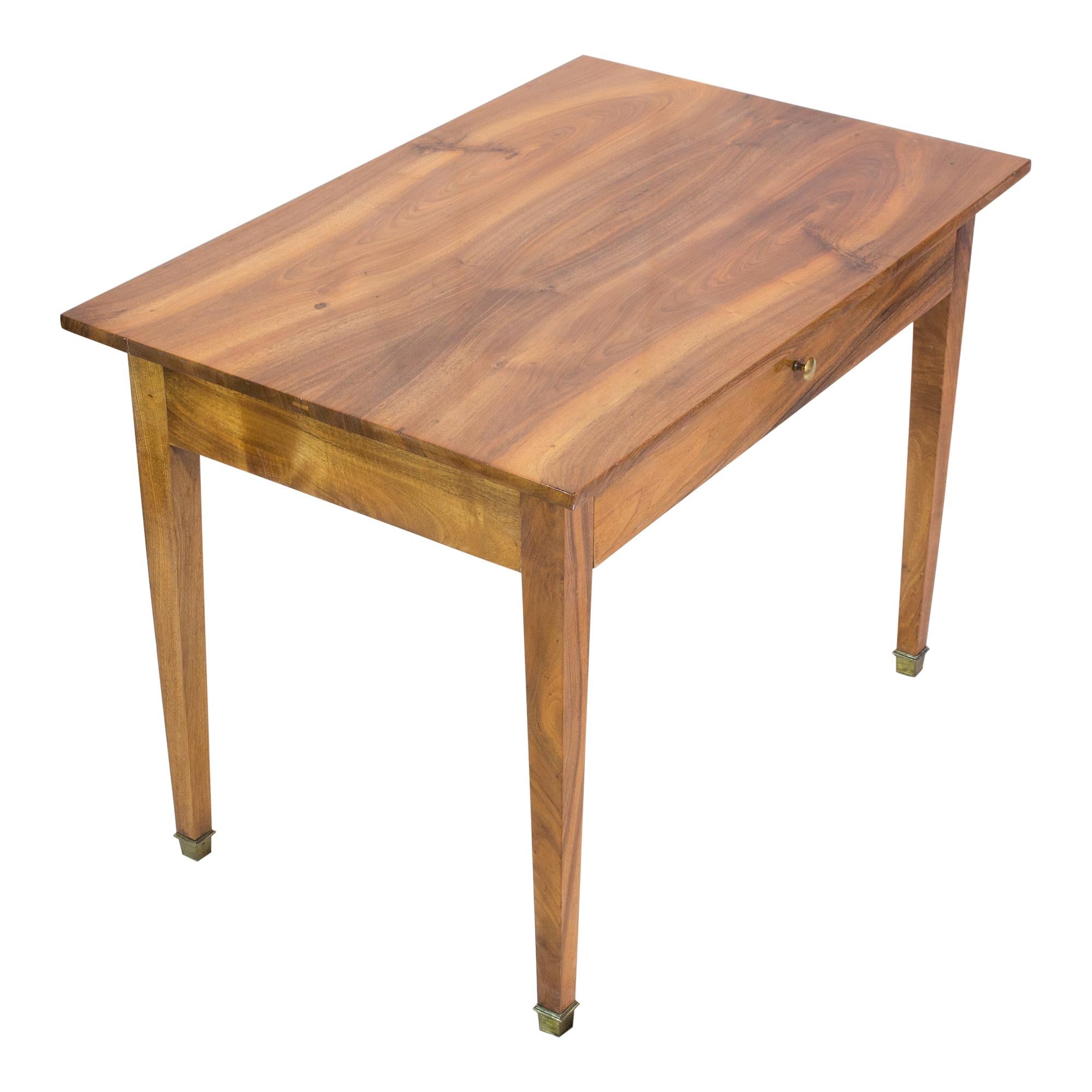 Biedermeier-Tisch aus Nussbaumholz, 19. Jahrhundert (Kiefernholz) im Angebot