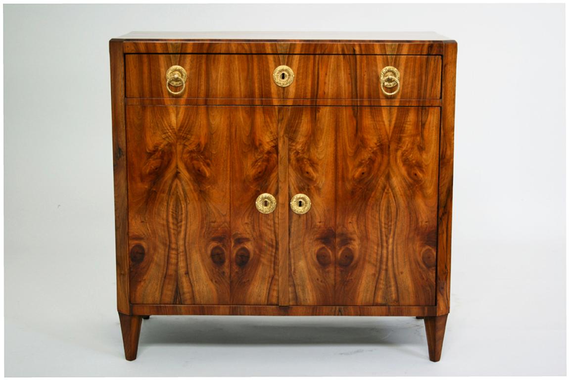 Hello,
This fine Biedermeier walnut trumeau chest is the best example of top-quality Viennese piece from circa 1825.

Viennese Biedermeier is distinguished by their sophisticated proportions, rare and refined design and excellent craftsmanship and
