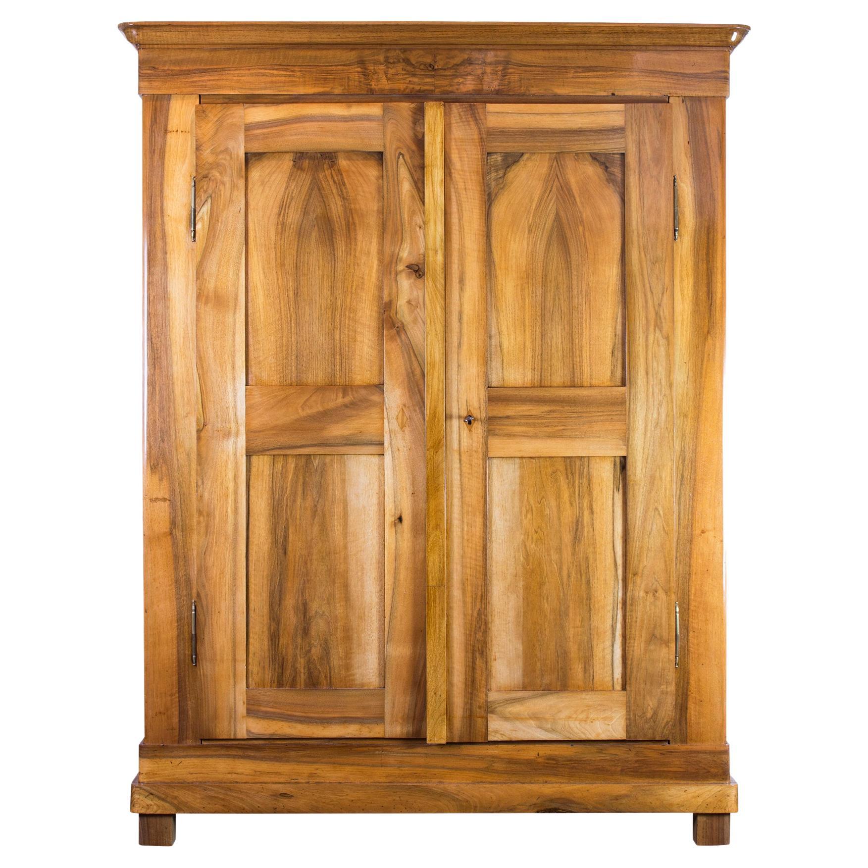 Armoire Biedermeier en noyer du 19ème siècle provenant d'Allemagne