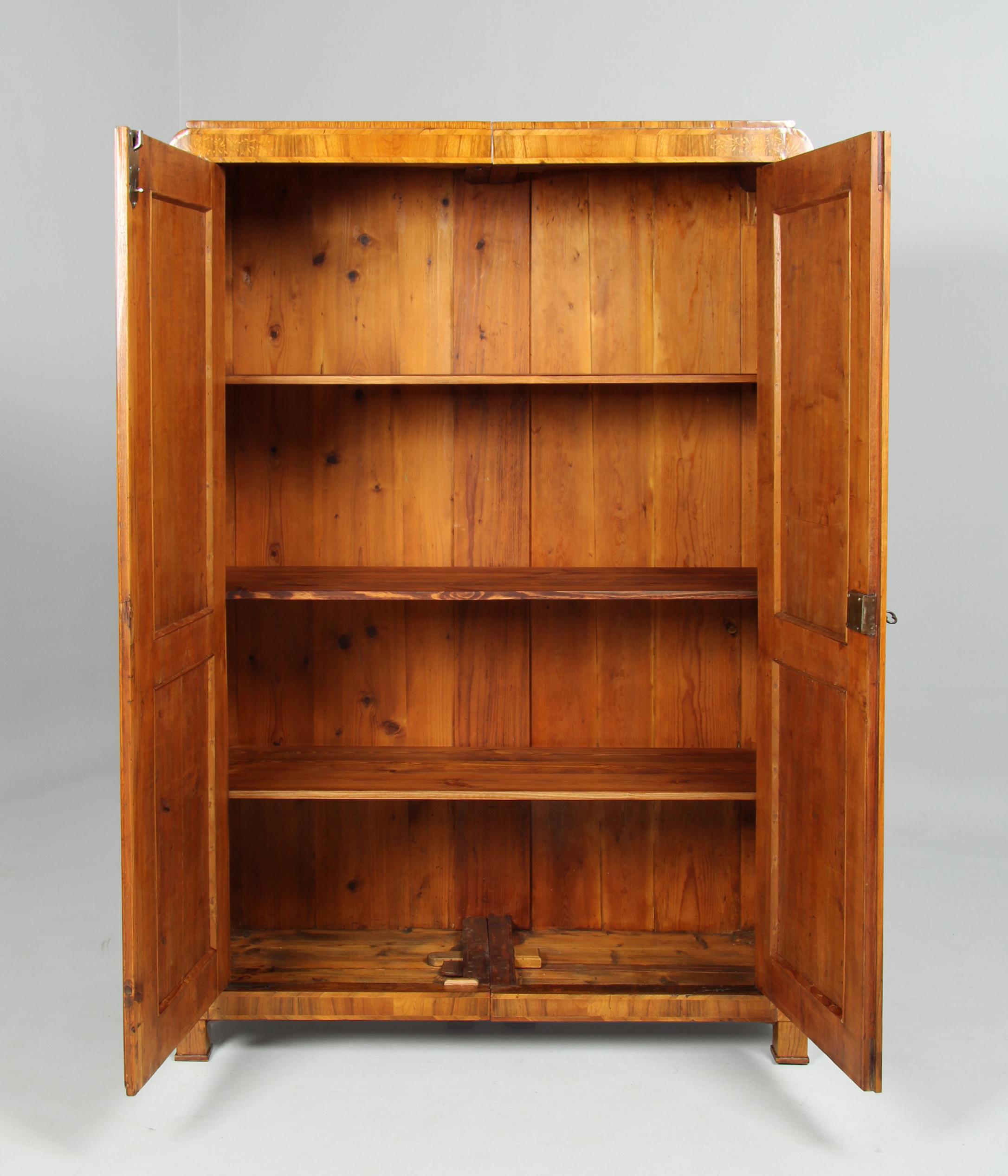 Armadio Biedermeier del XIX secolo, Bohemia, Praga, circa 1830 In condizioni buone in vendita a Greven, DE