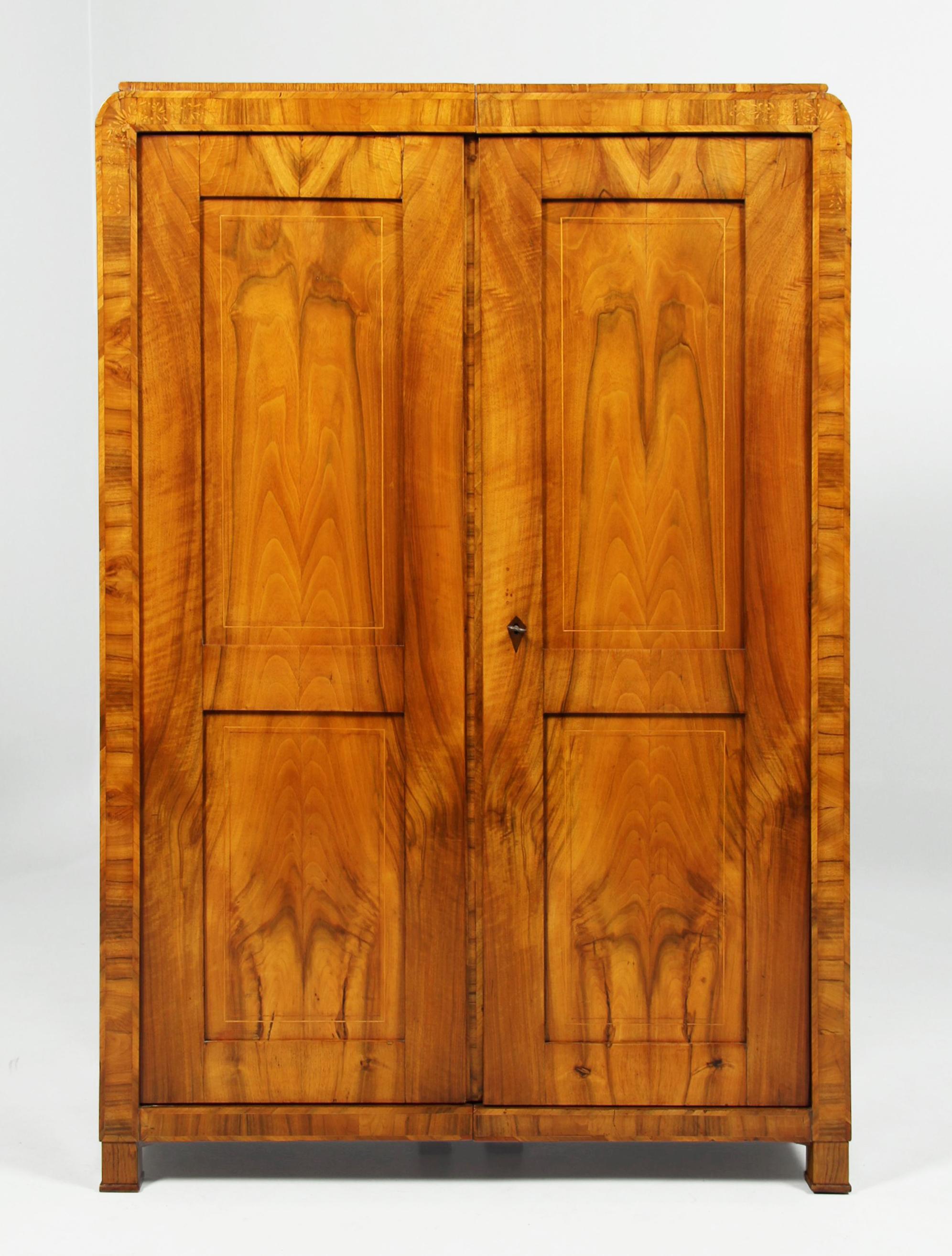Armadio Biedermeier del XIX secolo, Bohemia, Praga, circa 1830 in vendita 2