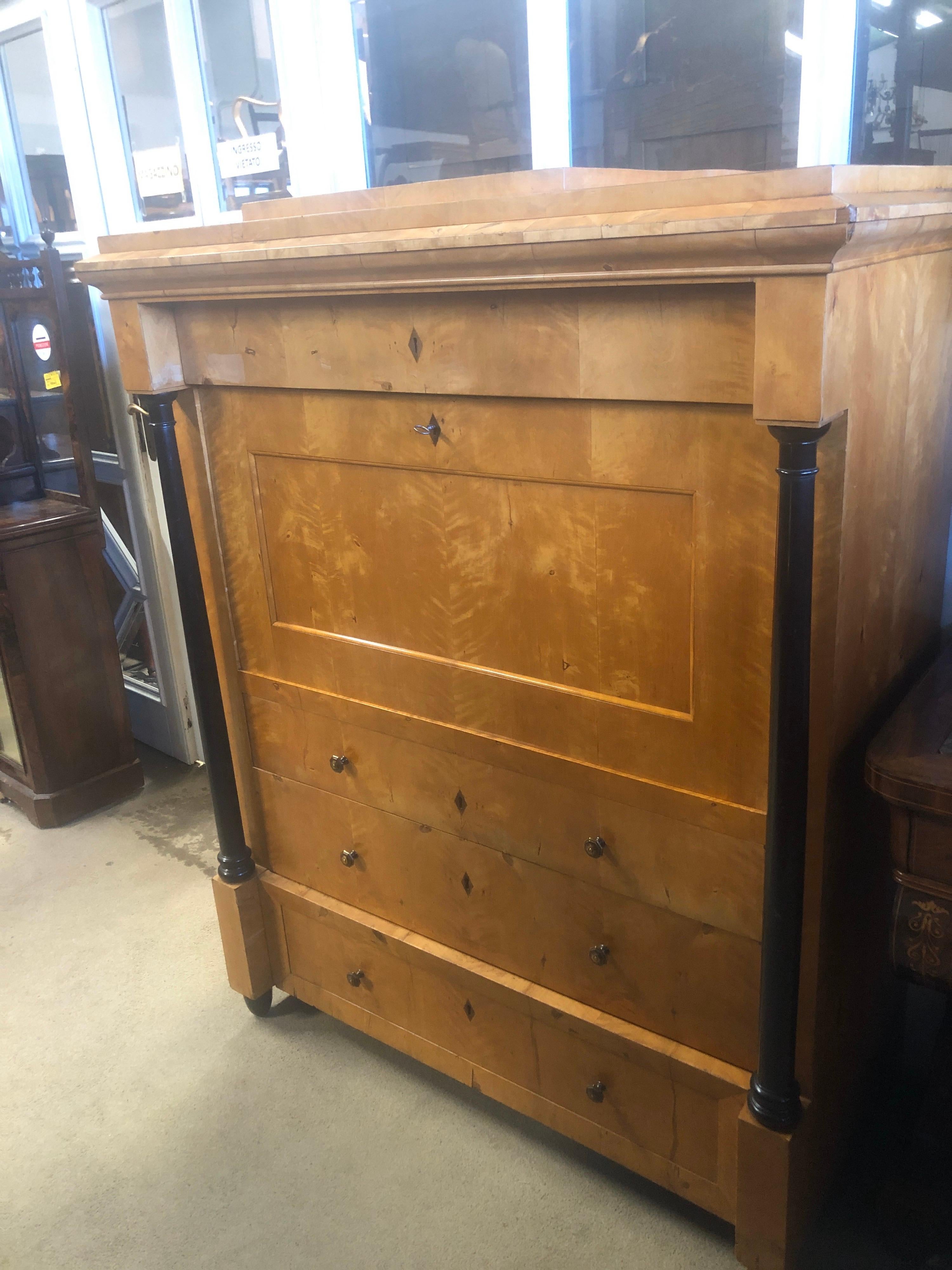 Fantastic example of Secretaire Biedermeier, full period, circa 1830. In this piece of furniture you can see the restyling that took place in the Biedermeier period of the empire style, it made him more sober and less rigid. With the use of this