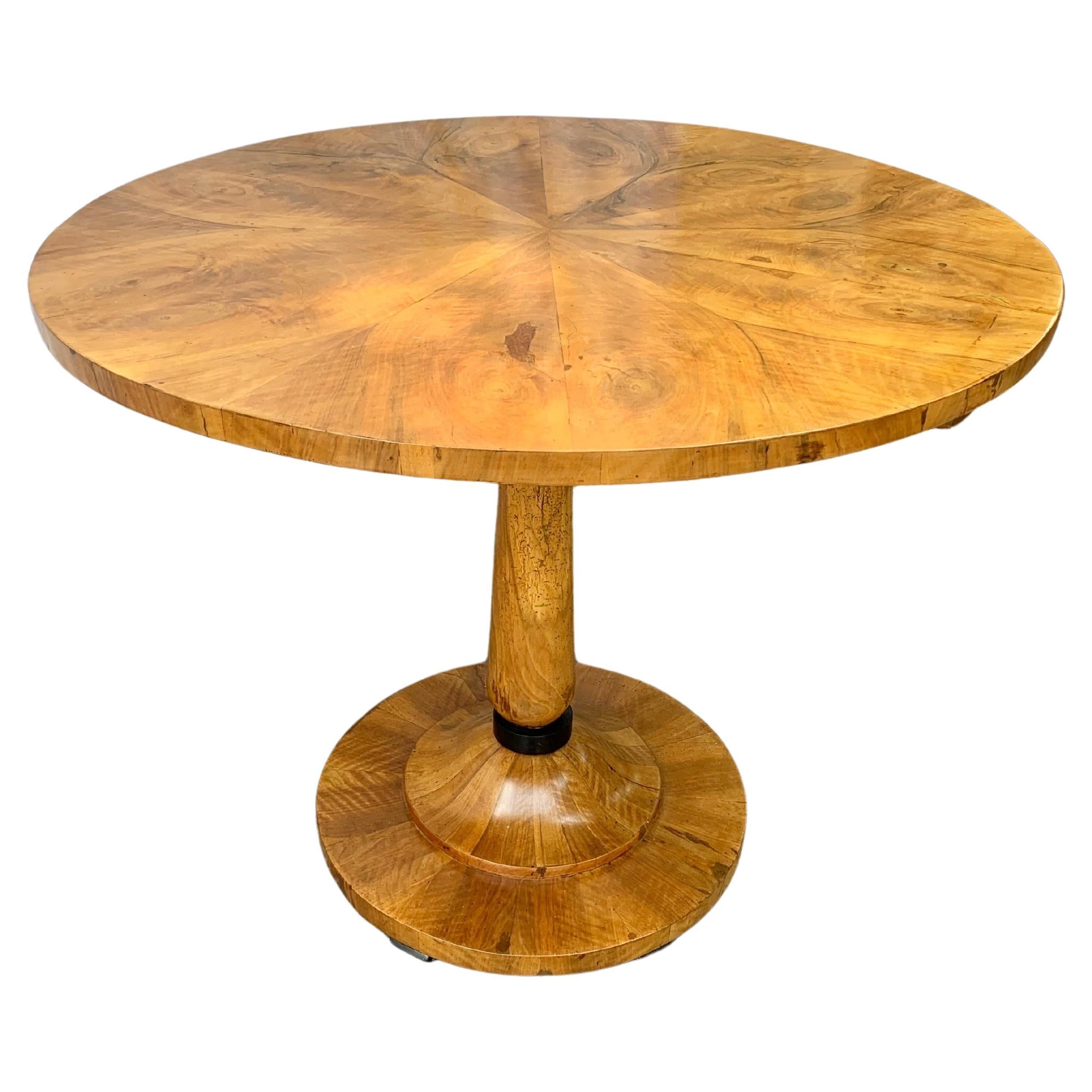 Biedermeier 19th Century Biedermeir Walnut and Ebonized Pedestal Table For Sale