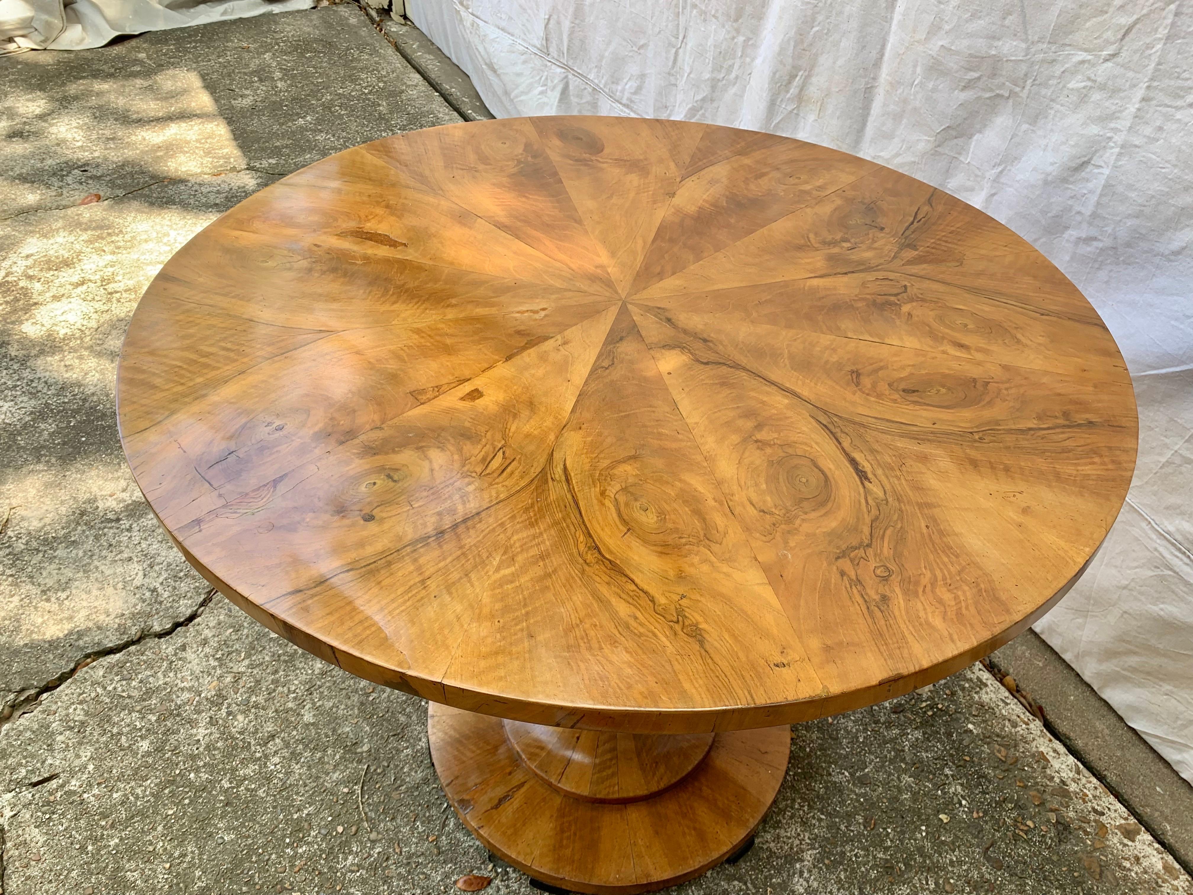 19th Century Biedermeir Walnut and Ebonized Pedestal Table In Good Condition For Sale In Burton, TX