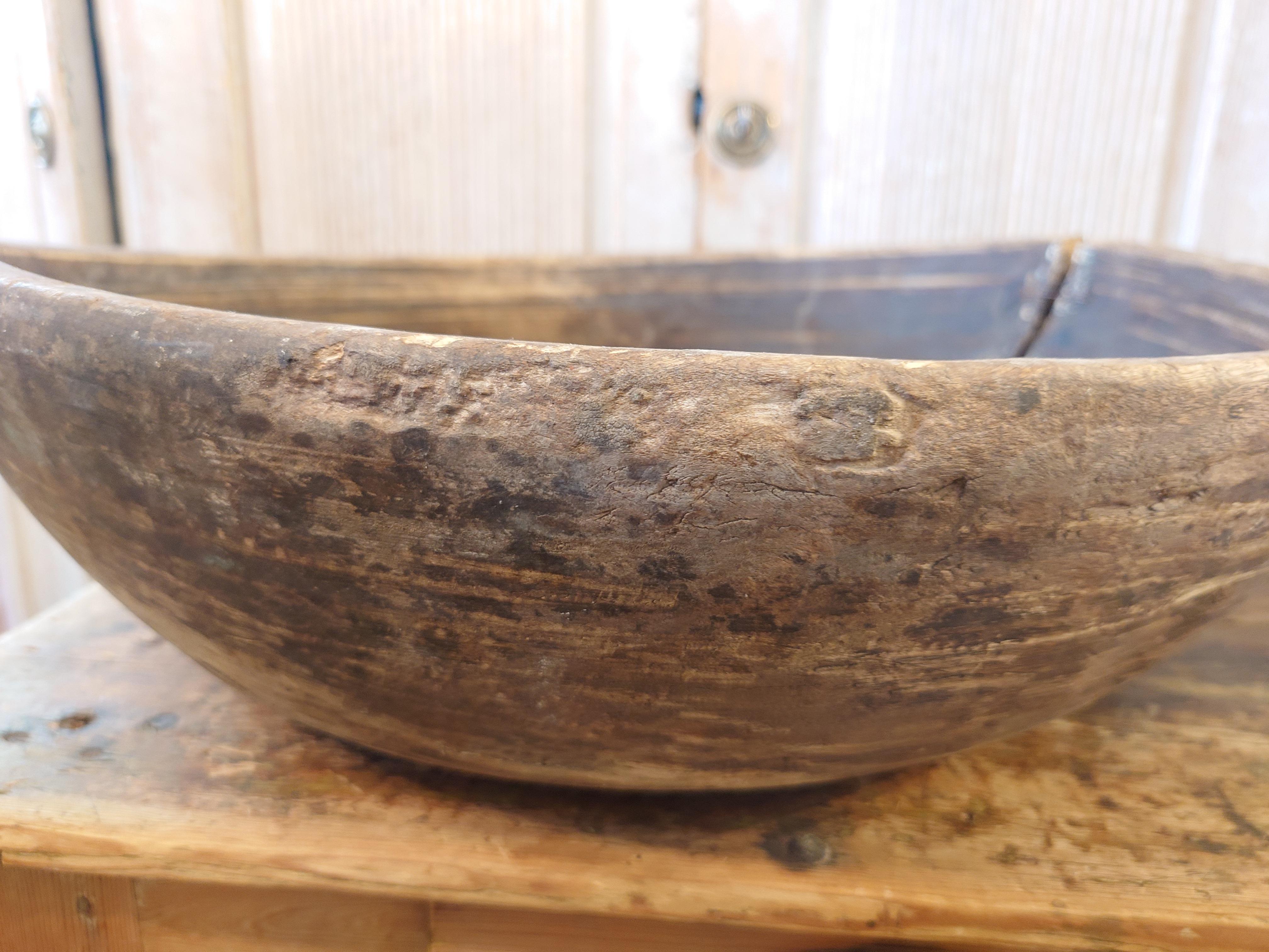 Grande antico country del 19° secolo  autentica ciotola in legno di arte popolare rustica in vendita 2