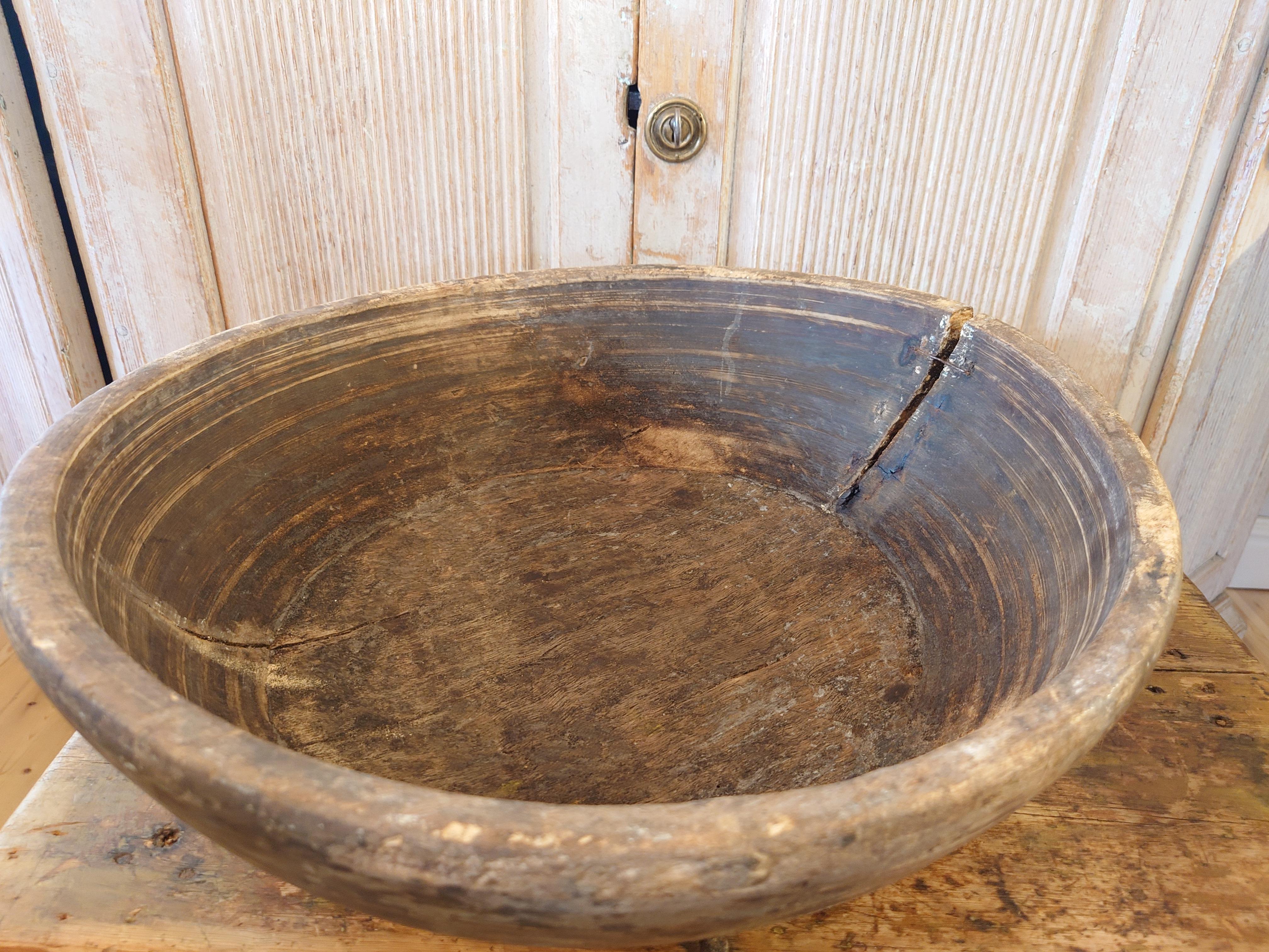 Grande antico country del 19° secolo  autentica ciotola in legno di arte popolare rustica in vendita 3