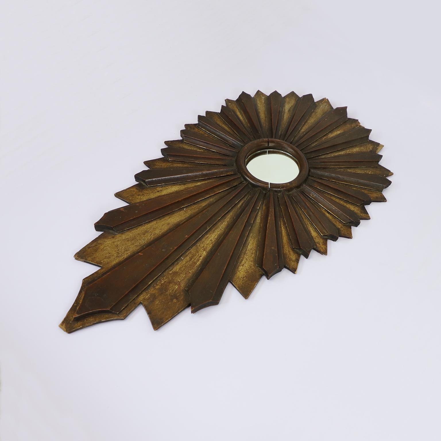19th Century Big Size Gold Leaf Sunburst Mirror. Great patina, has some broken details in the corners