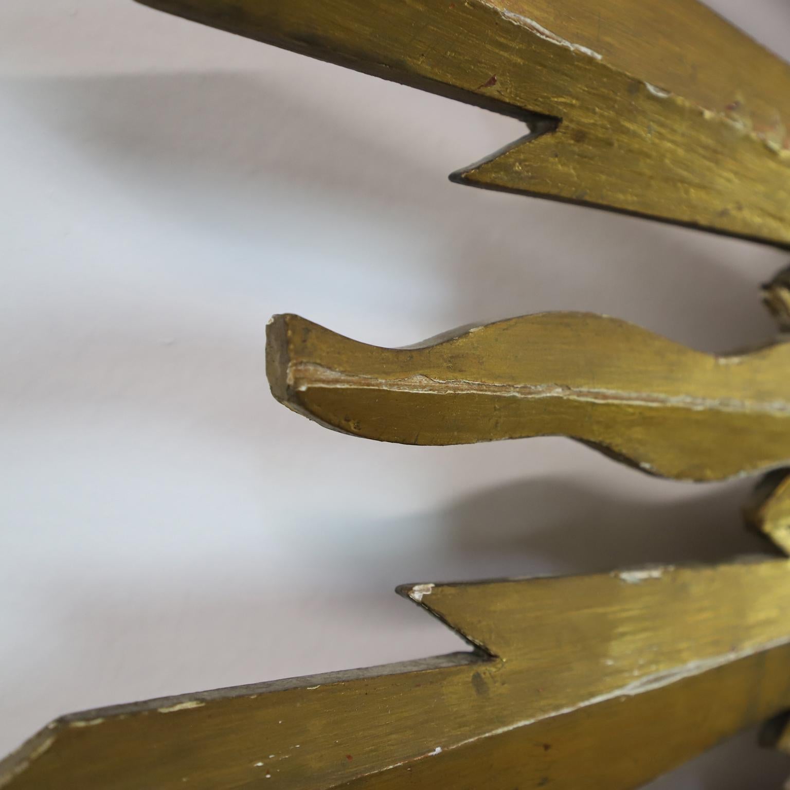 Mid-Century moderno Specchio a raggiera in foglia d'oro del XIX secolo di grandi dimensioni in vendita