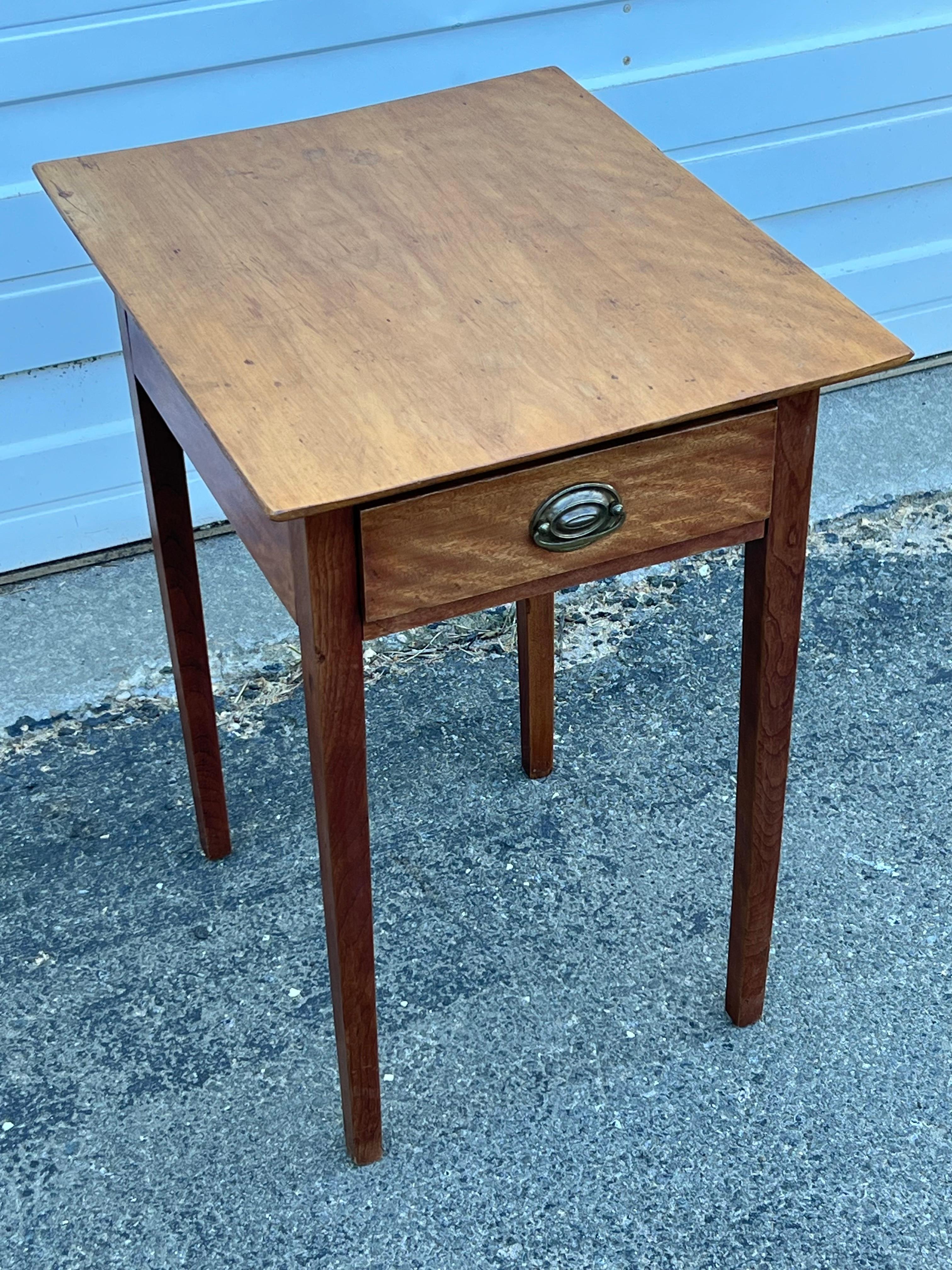 one stand table
