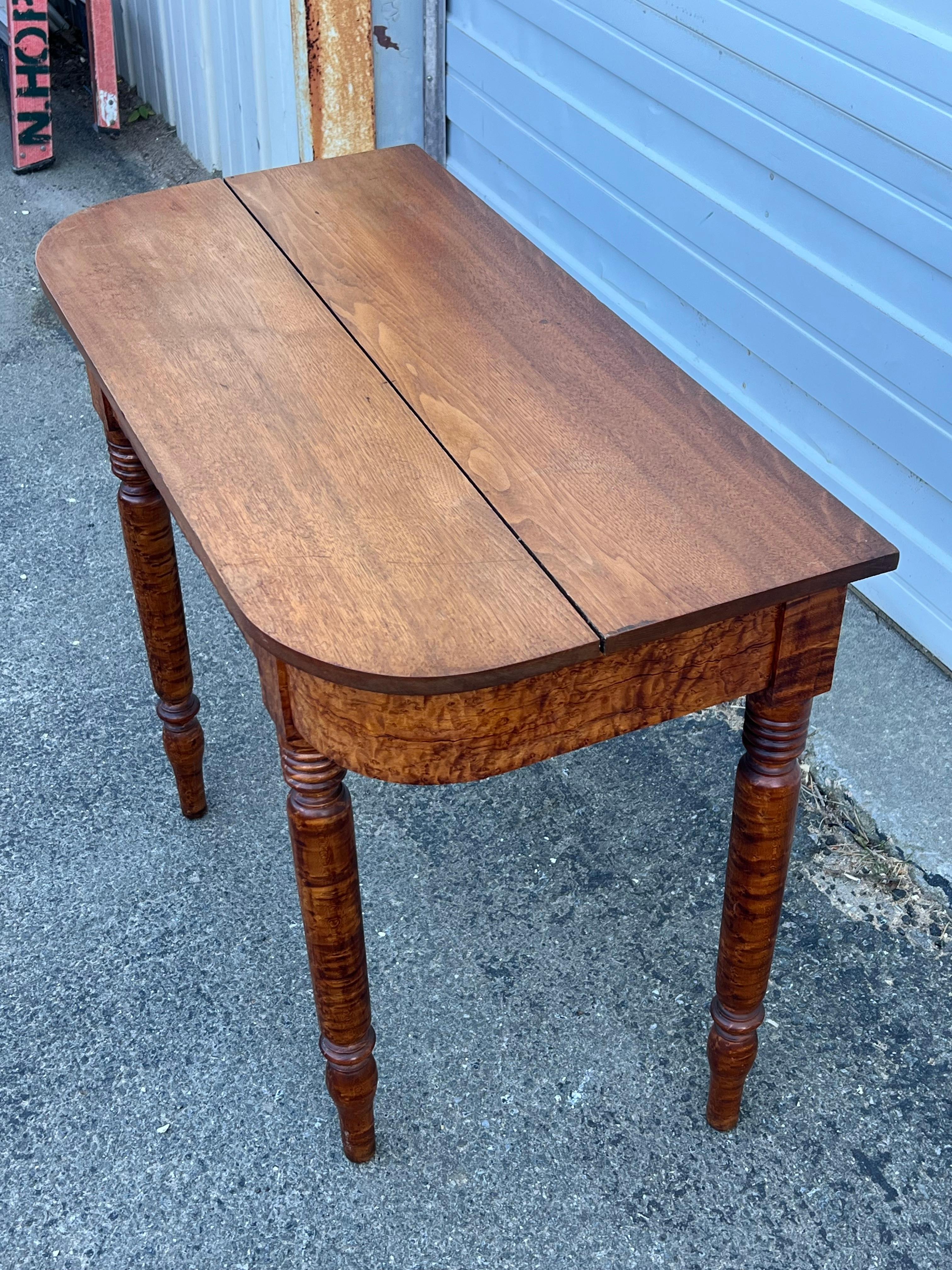 19th Century Birdseye Maple Console Table In Good Condition For Sale In Nantucket, MA