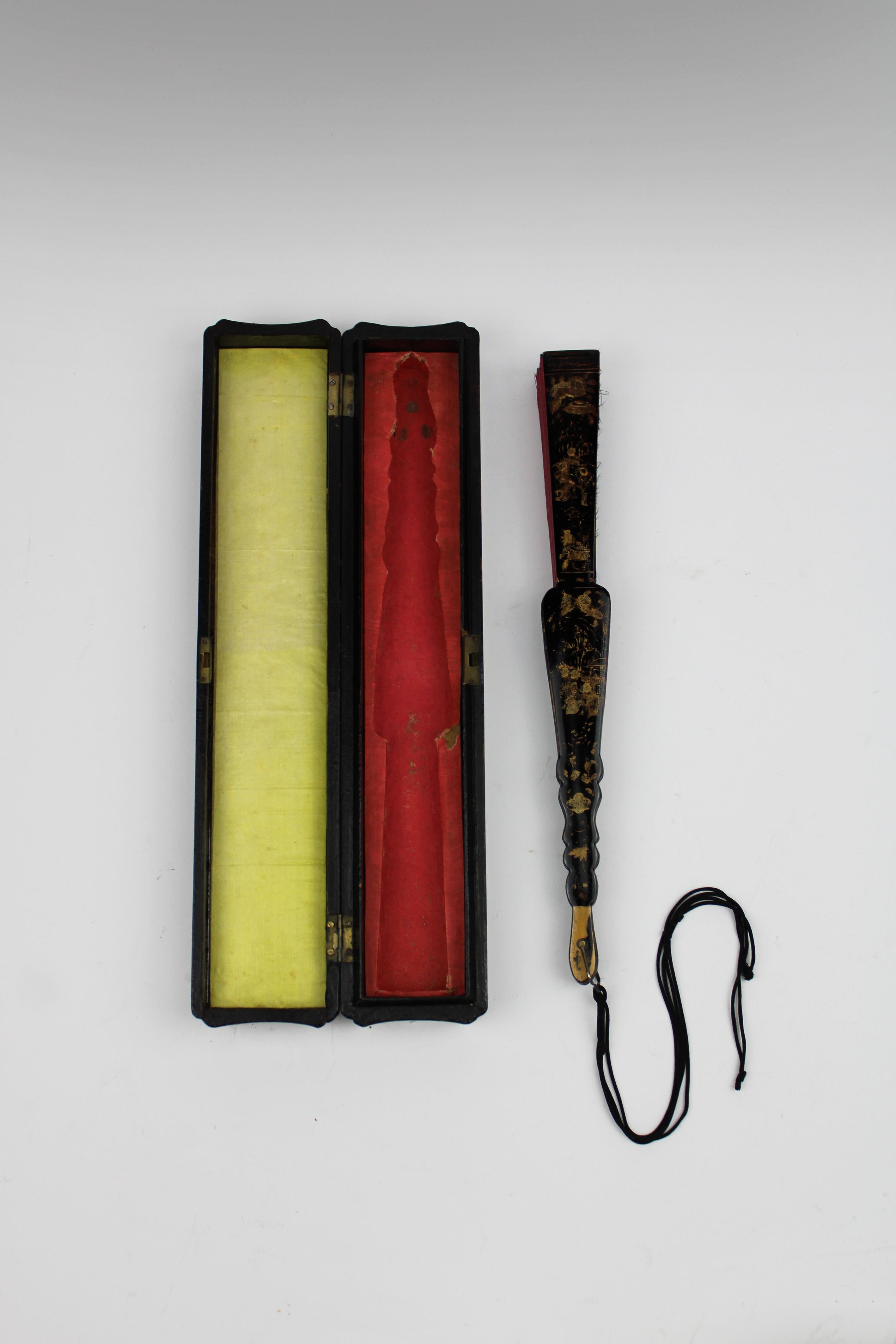Abanico Brisé de Exportación Laca Negra y Dorada Siglo XIX Caja original China Qing Exportación china en venta