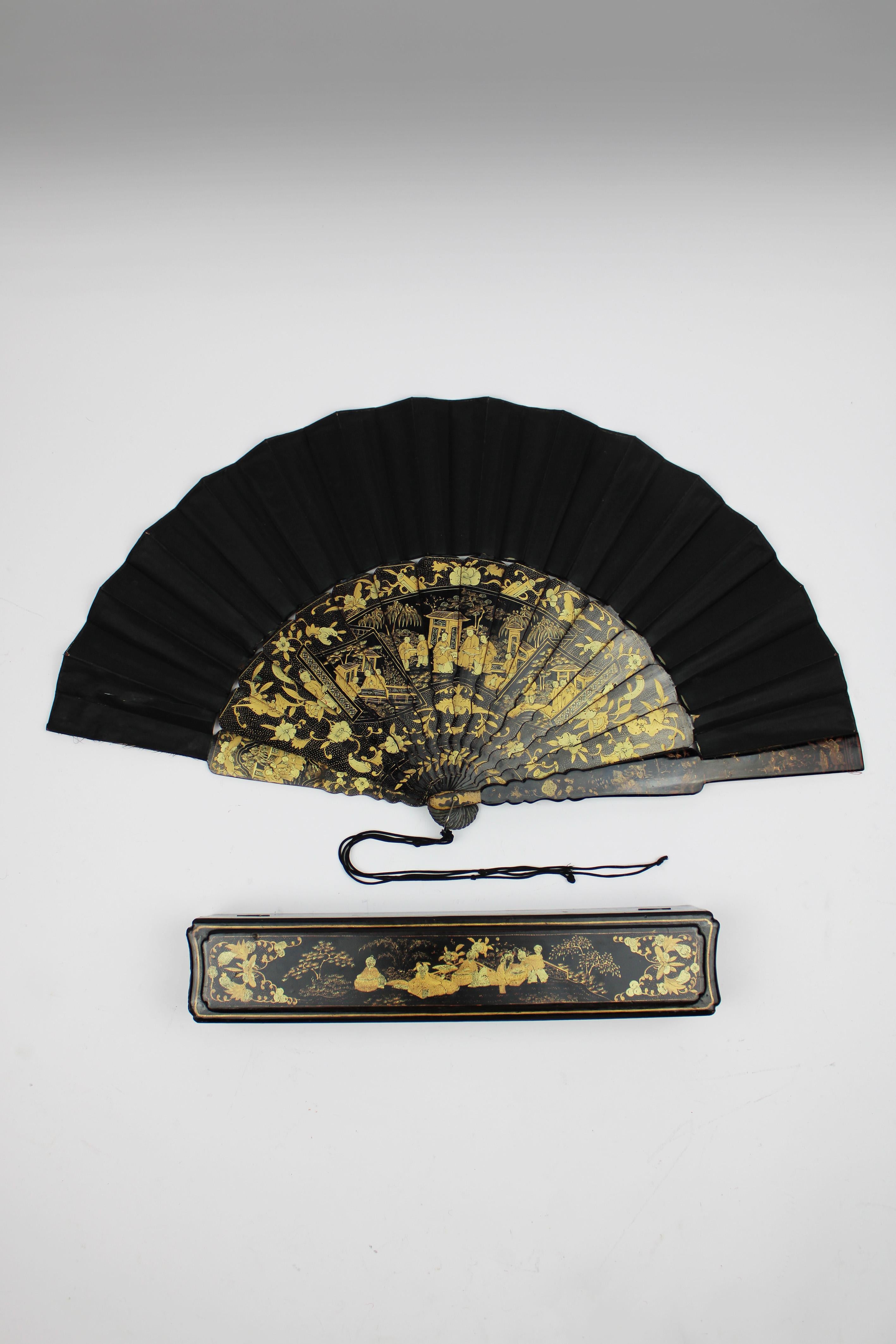 Abanico Brisé de Exportación Laca Negra y Dorada Siglo XIX Caja original China Qing Chino en venta