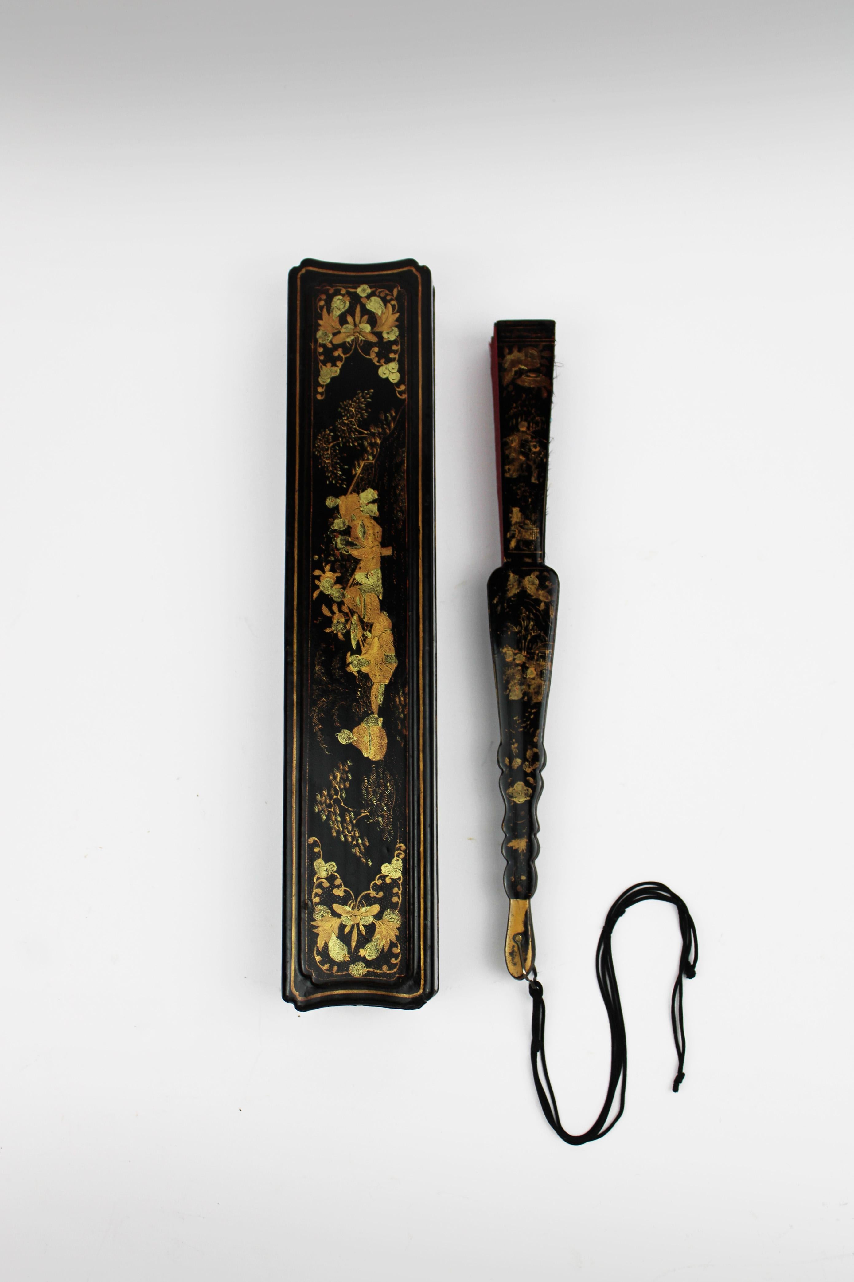 Abanico Brisé de Exportación Laca Negra y Dorada Siglo XIX Caja original China Qing Hecho a mano en venta
