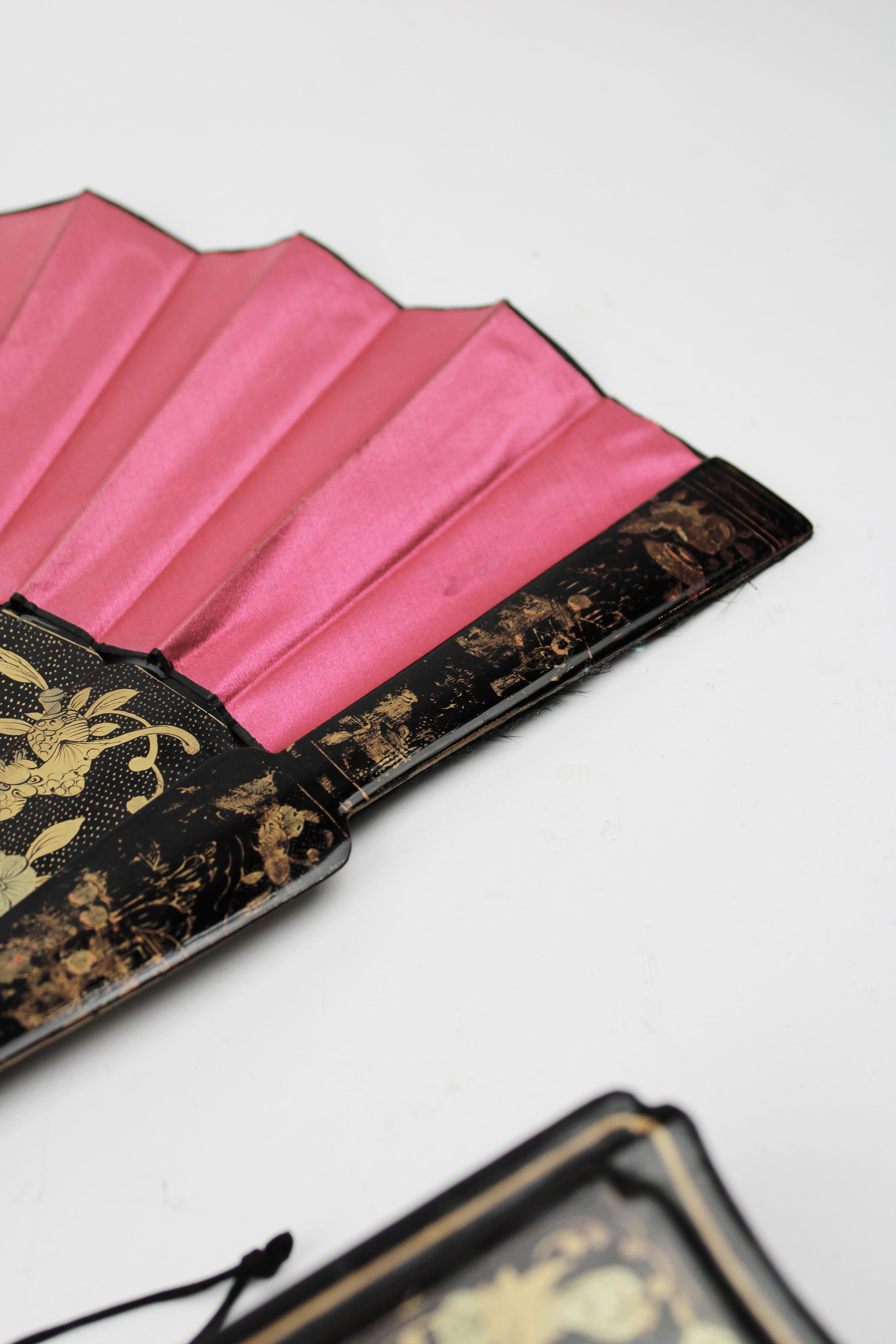 Abanico Brisé de Exportación Laca Negra y Dorada Siglo XIX Caja original China Qing Bambú en venta