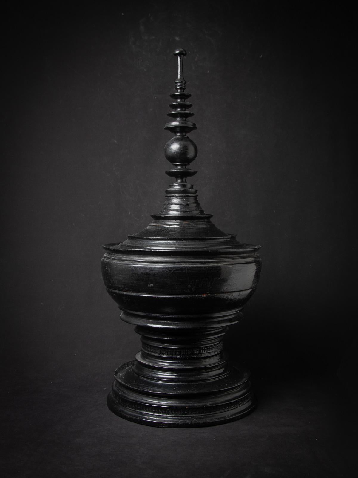19th century Black antique Burmese offering vessel from Burma In Good Condition For Sale In DEVENTER, NL
