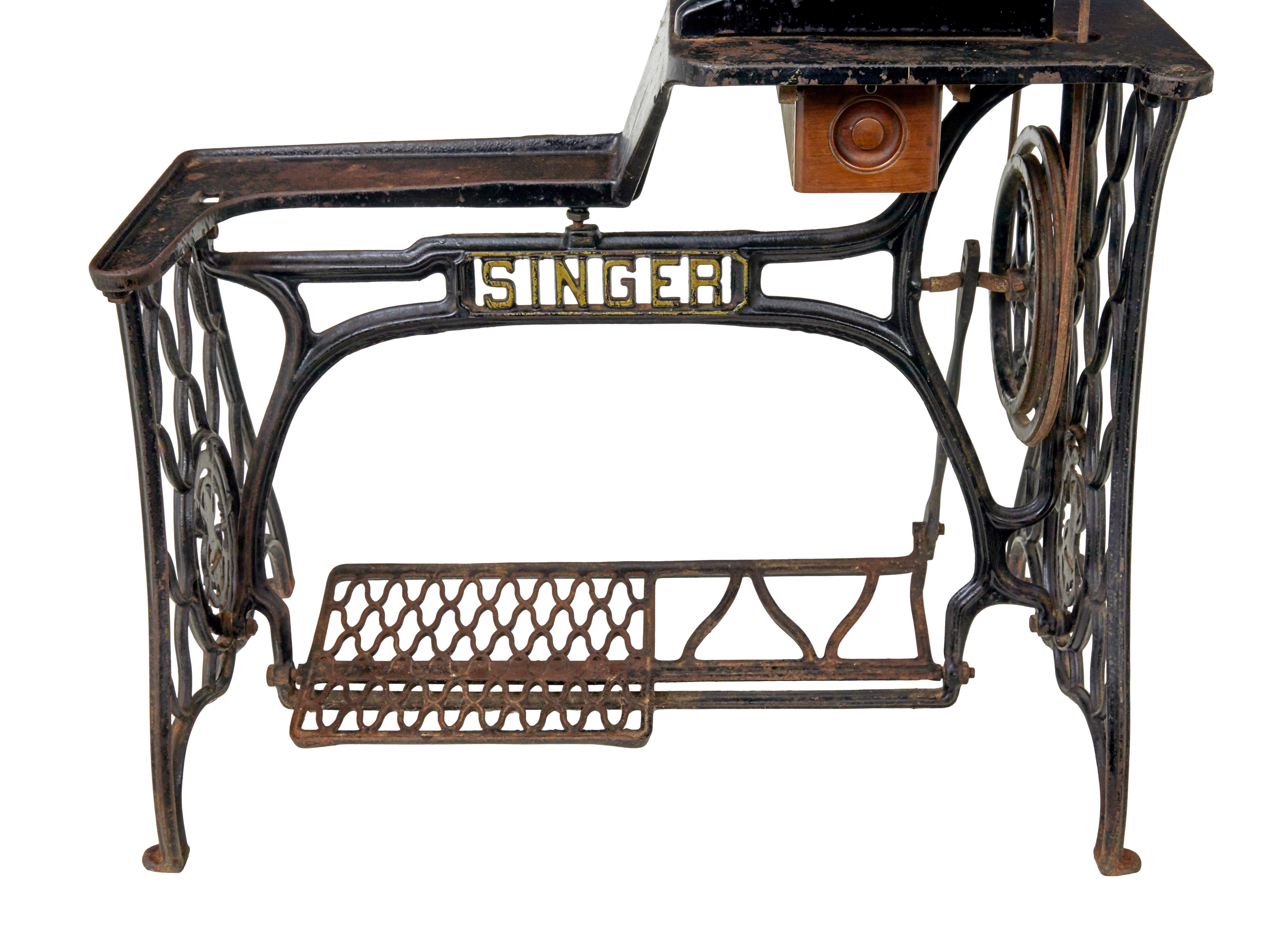 máquina de coser singer del siglo xix de la fábrica de hierro fundido negro en Bueno Estado en Debenham, Suffolk