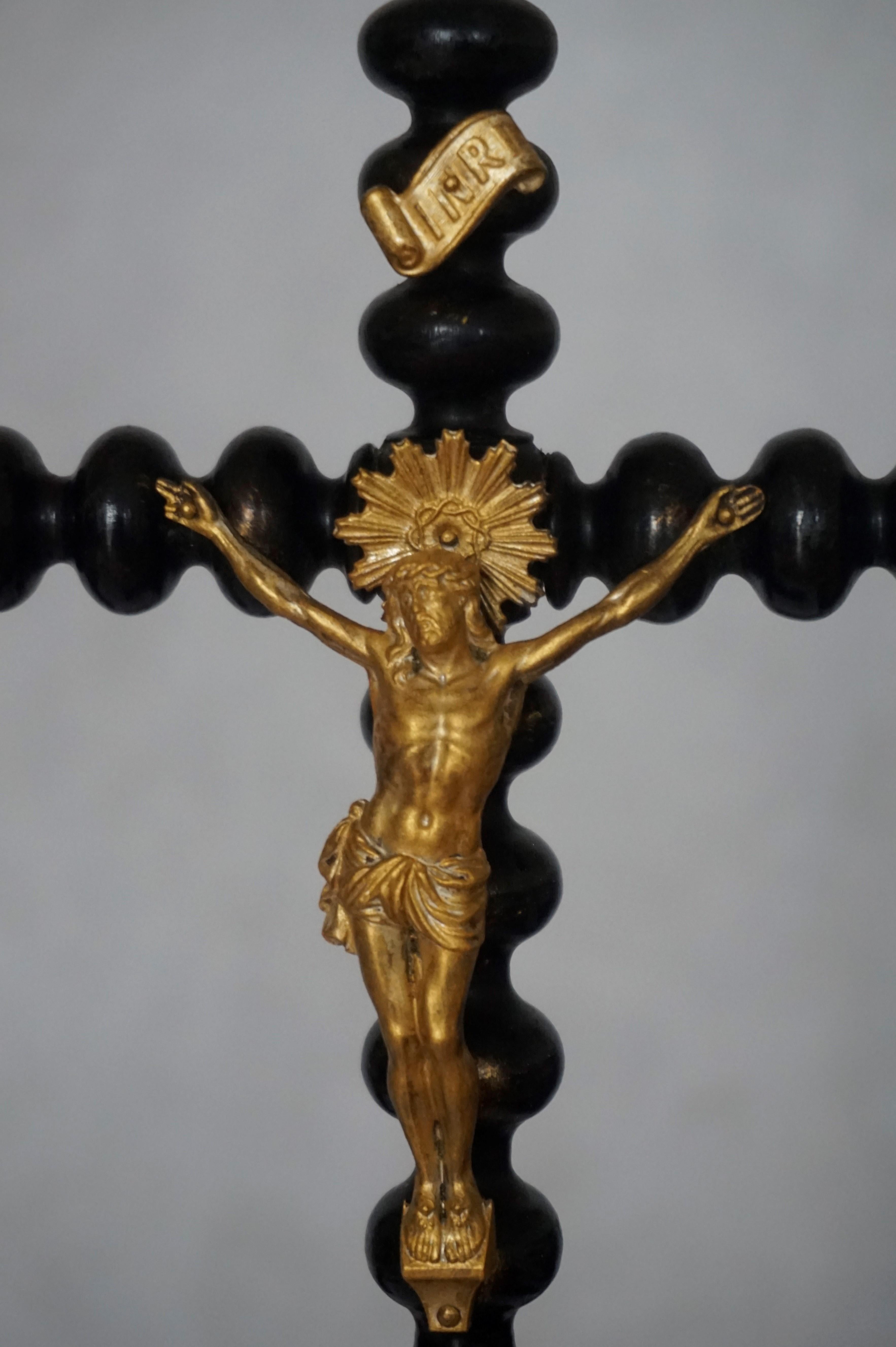 19th Century Black Ebonized Wooden Stand Cross with Gilt Bronze Christ In Good Condition In Frankfurt am Main, DE