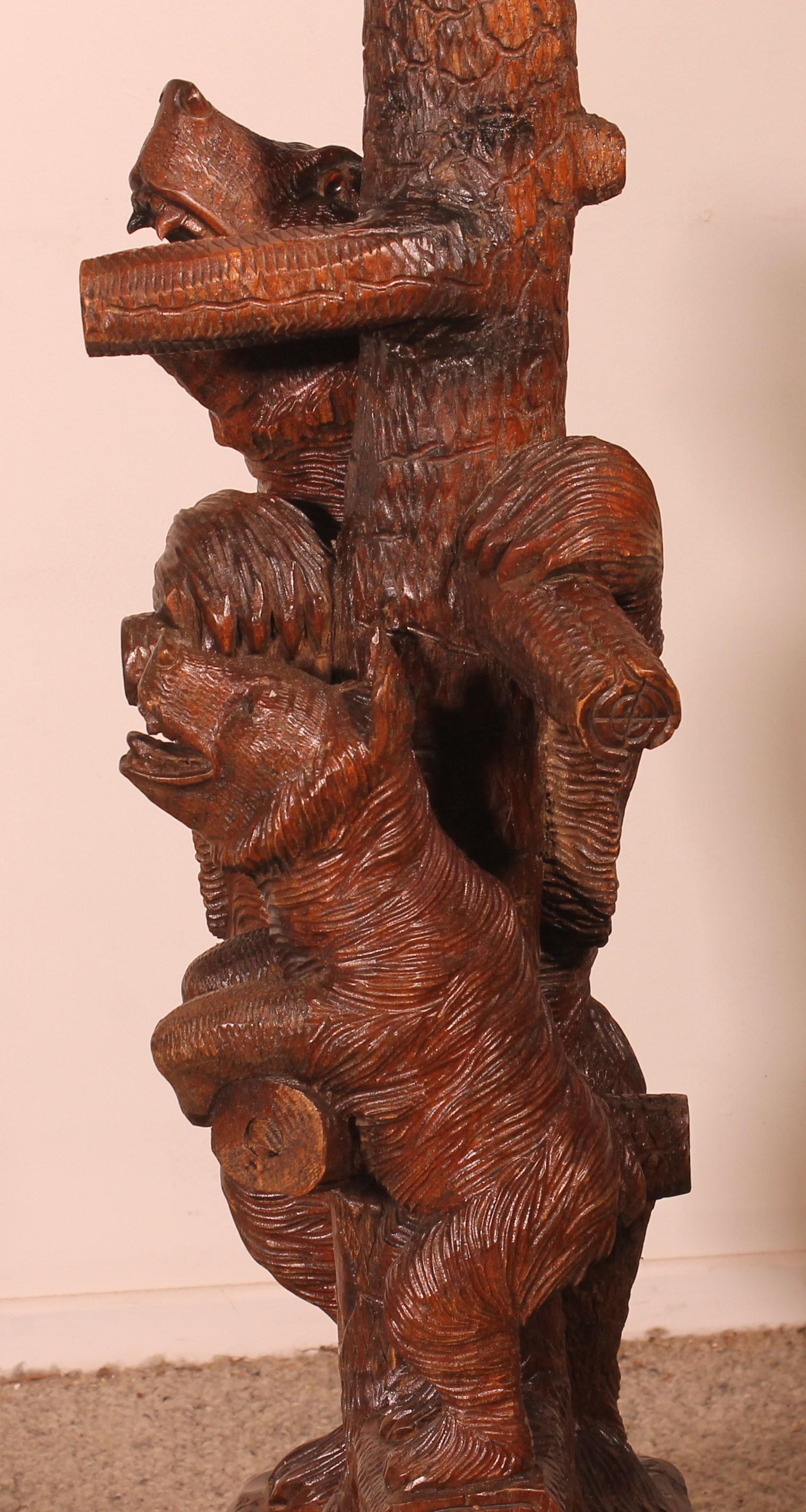 19th Century Black Forest Bear Coat Rack In Carved Wood For Sale 5
