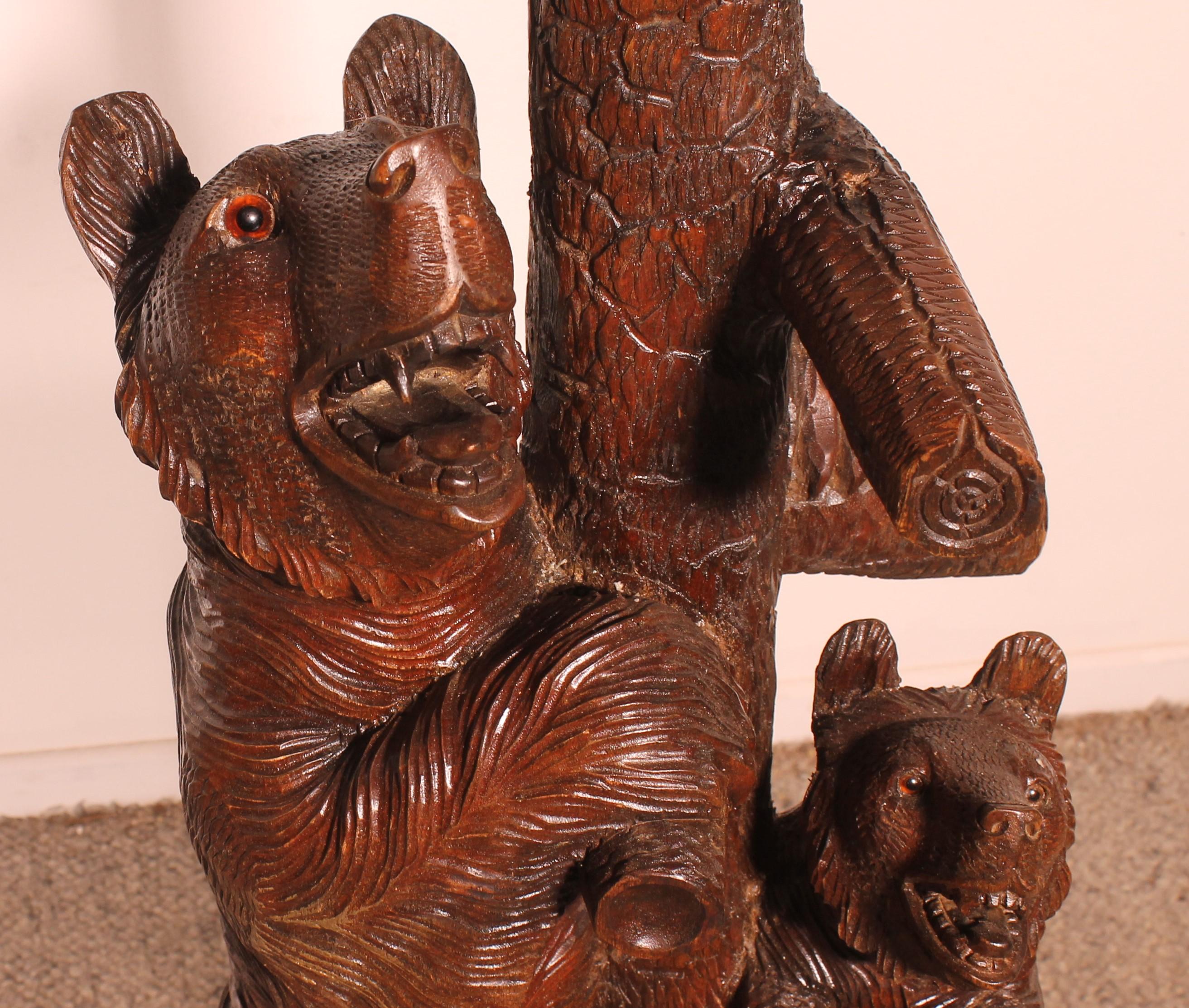 19th Century Black Forest Bear Coat Rack In Carved Wood For Sale 8
