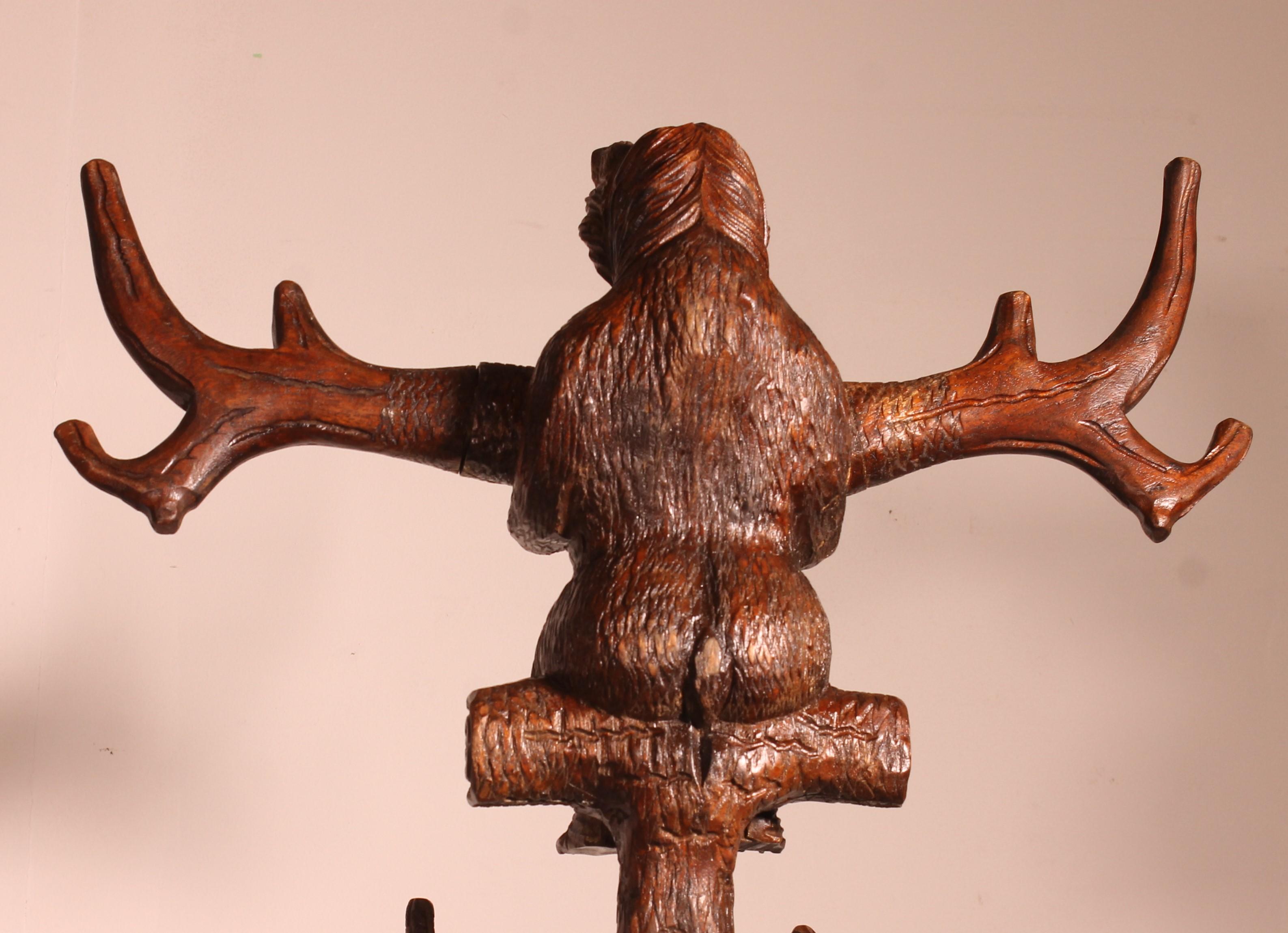 19th Century Black Forest Bear Coat Rack In Carved Wood For Sale 3