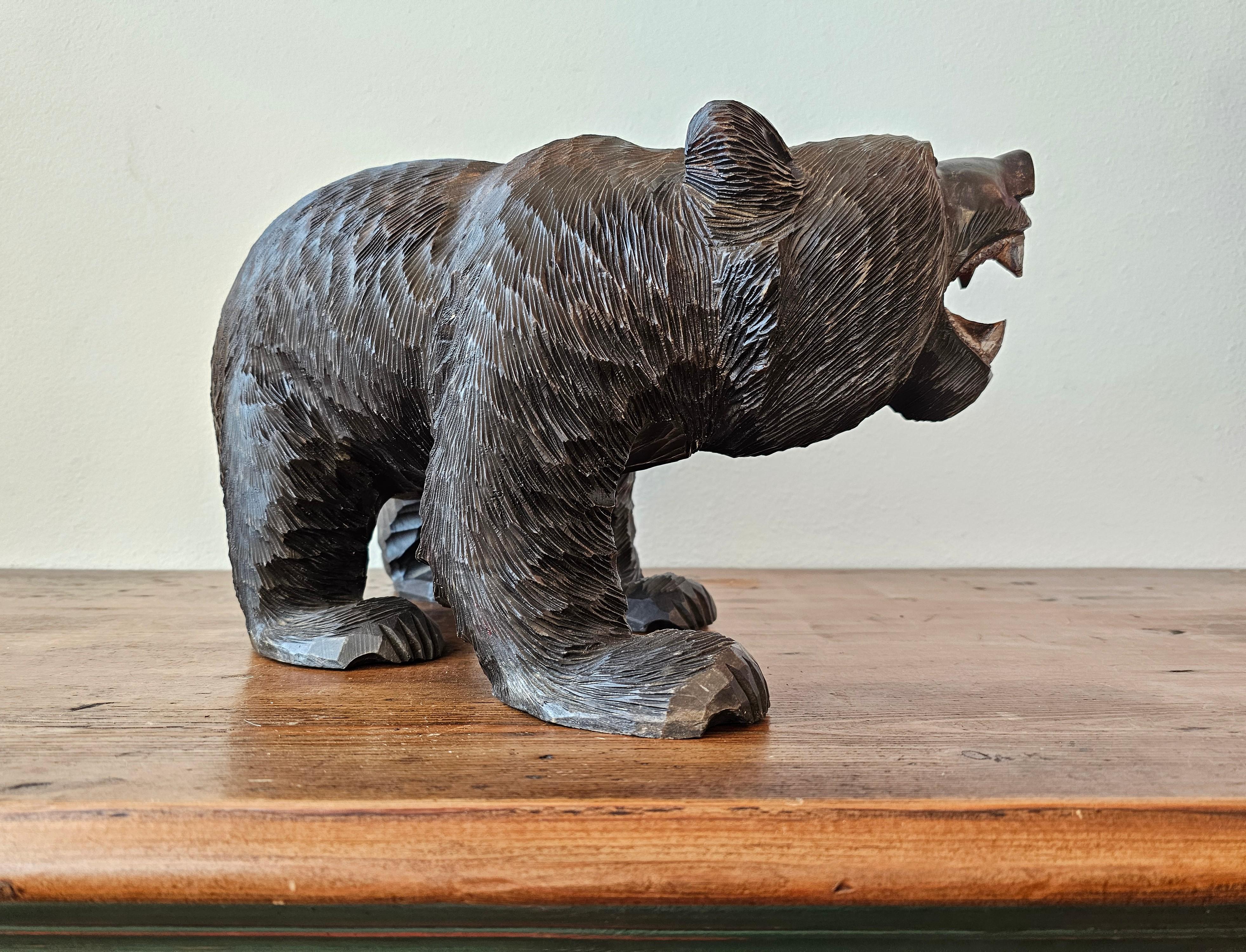 Sculpté à la main Ours Black Forest du 19e siècle en vente