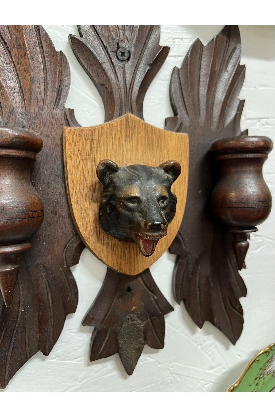 Porte-allumettes double sculpté en tête d'ours de la Forêt Noire du 19e siècle avec gâchette Bon état - En vente à Atlanta, GA