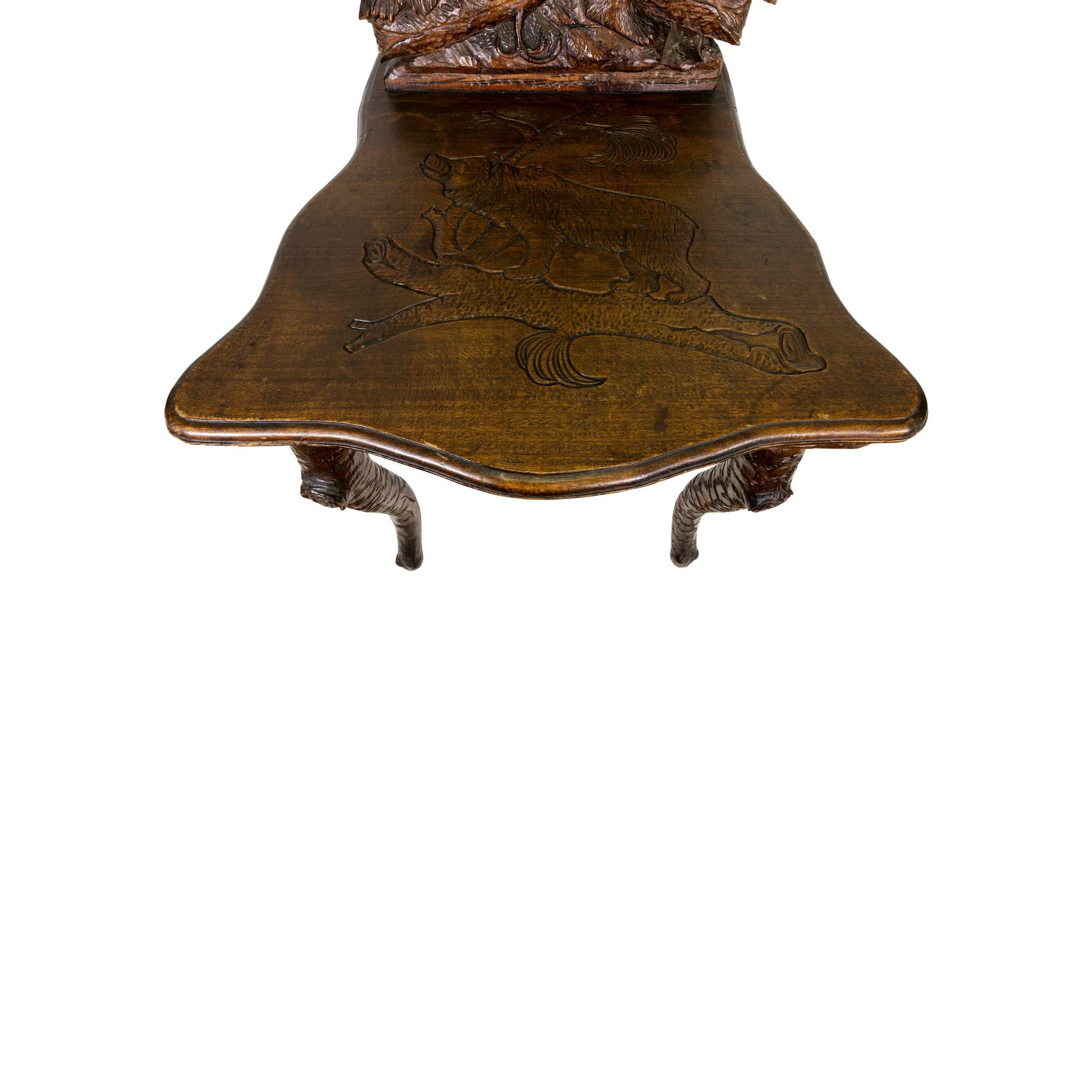 Chaise à ours sculptée en forêt noire du 19e siècle Bon état - En vente à Coeur d'Alene, ID